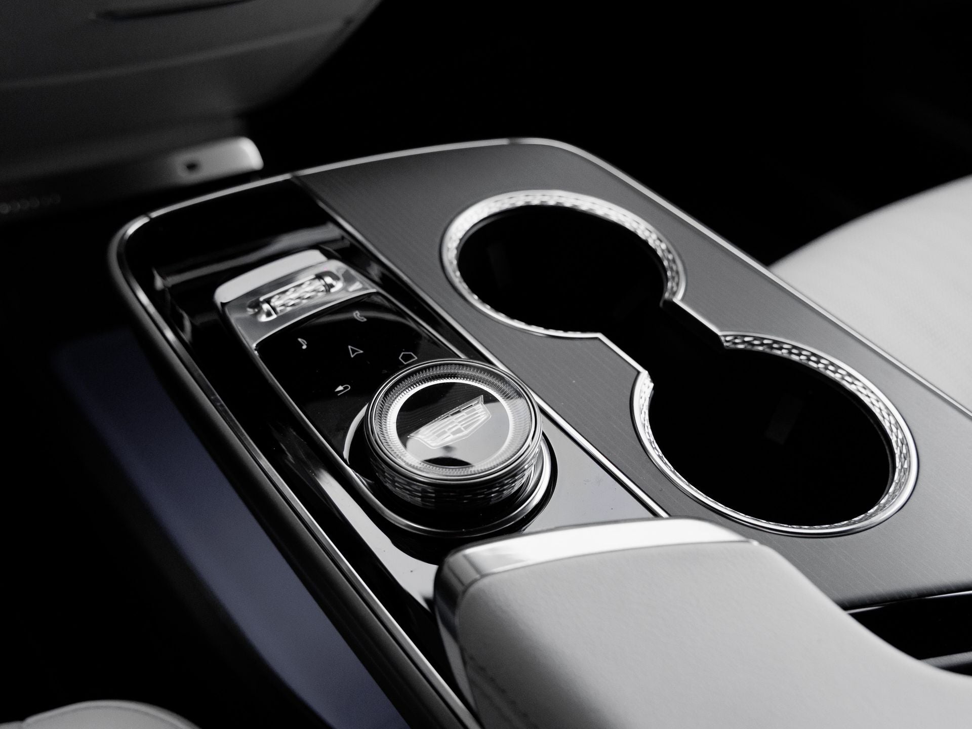 2025 Cadillac LYRIQ Sport