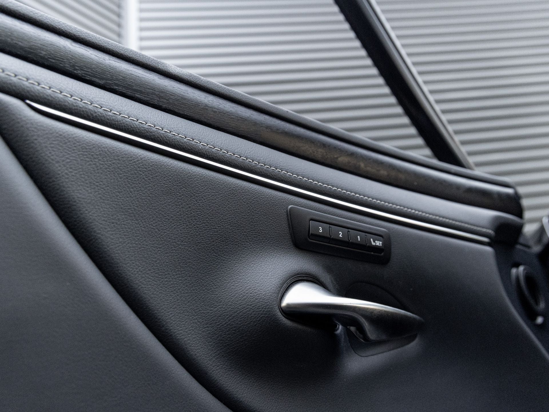 2023 Lexus ES 300h