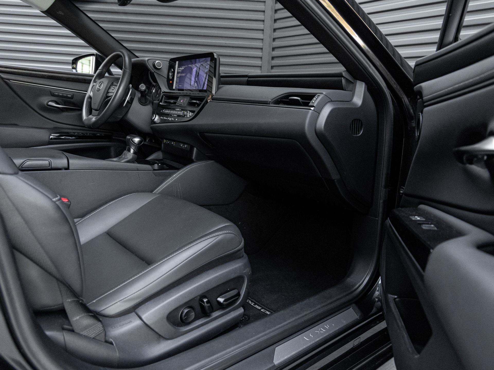 2023 Lexus ES 300h