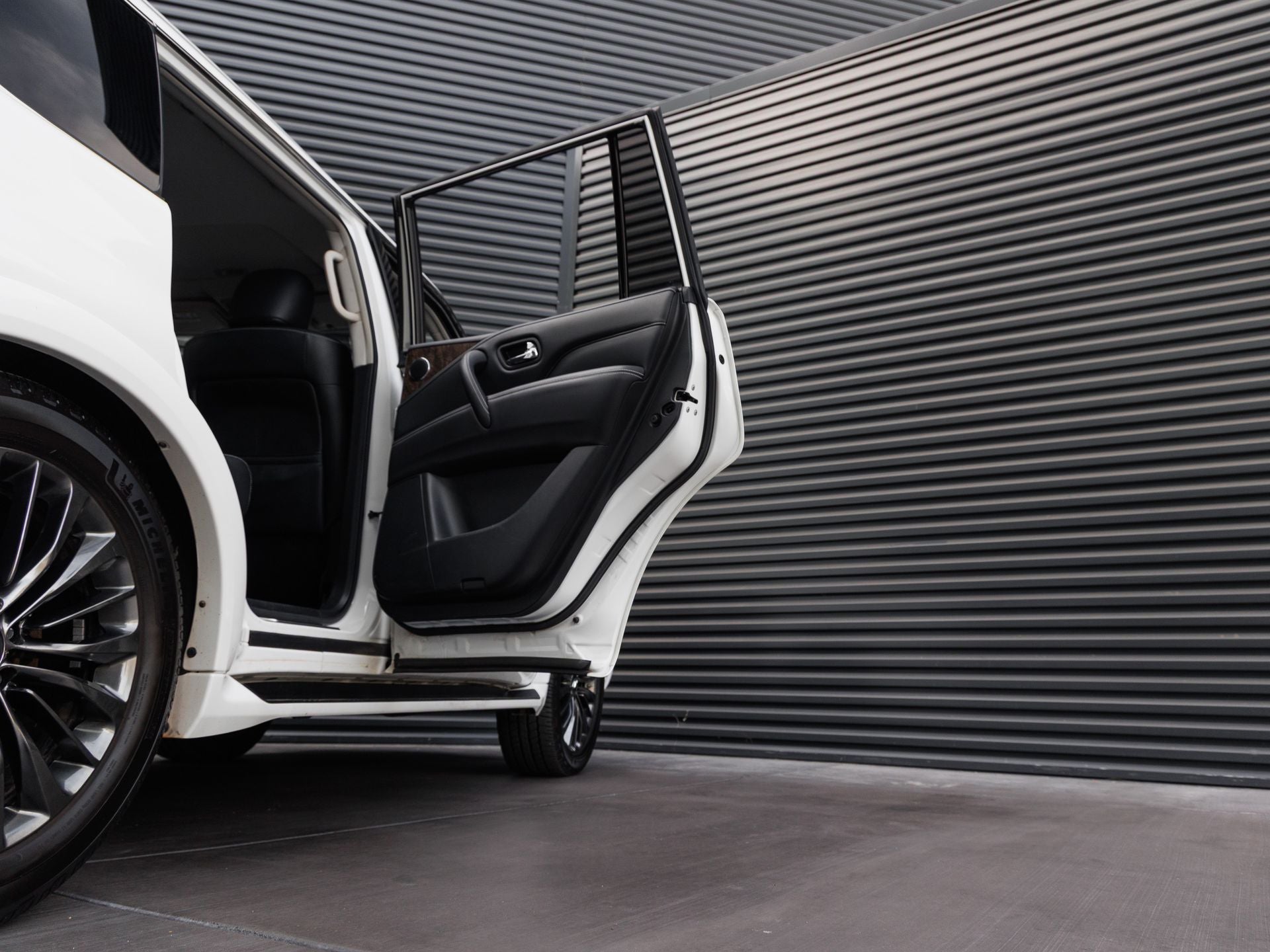 2021 INFINITI QX80 Premium Select