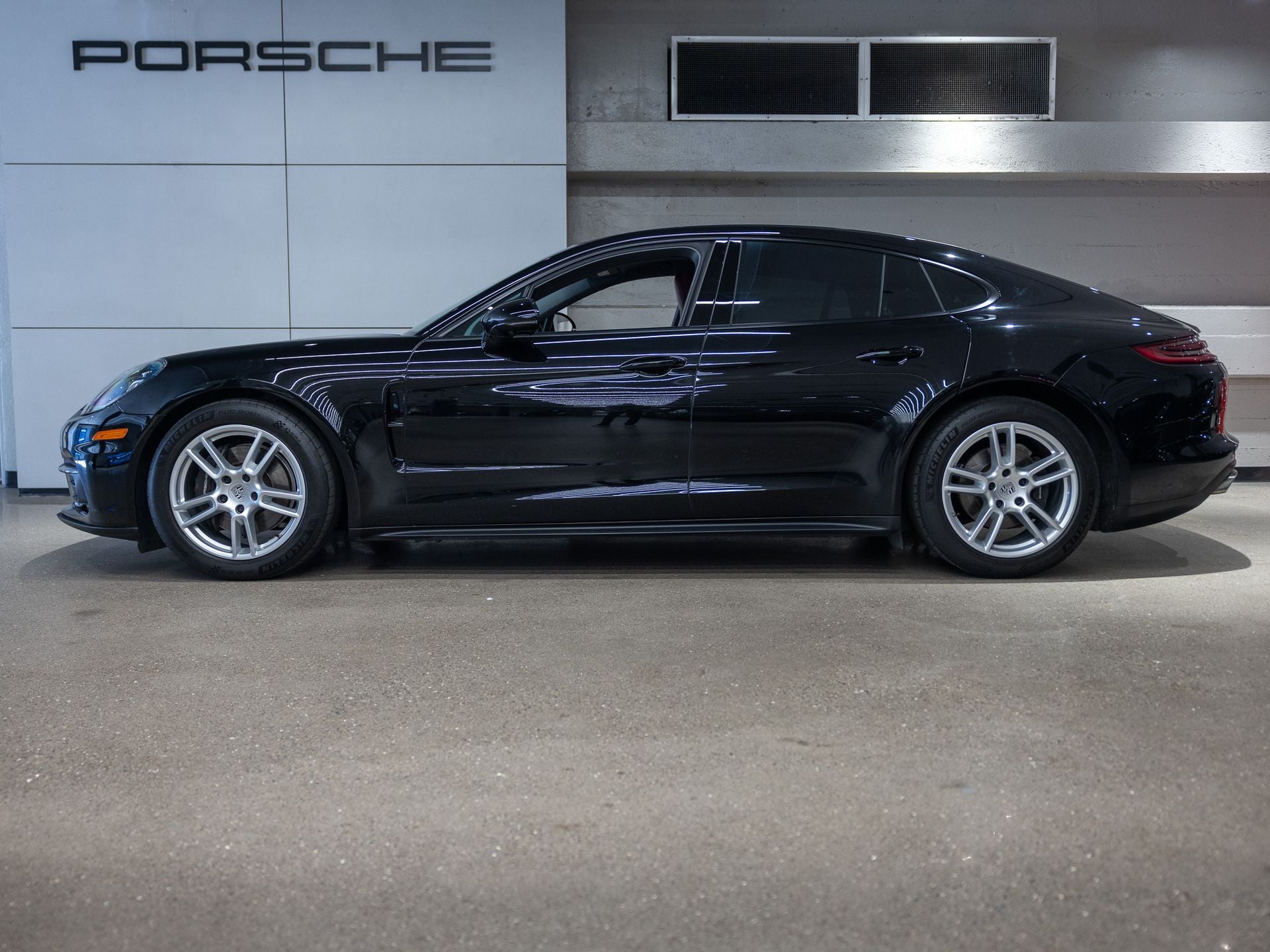 2020 Porsche Panamera Base