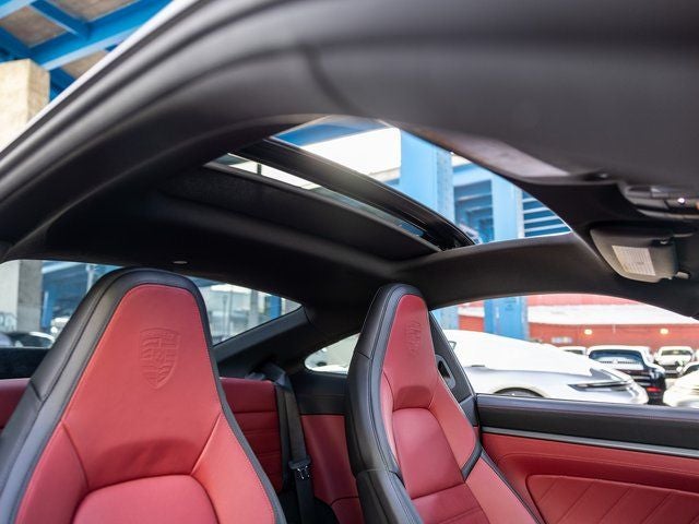 2025 Porsche 911 Carrera