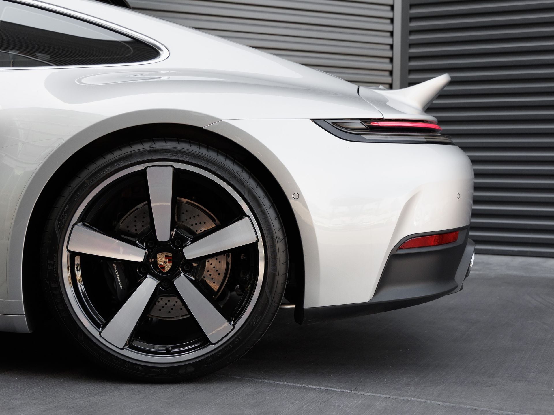 2025 Porsche 911 Carrera
