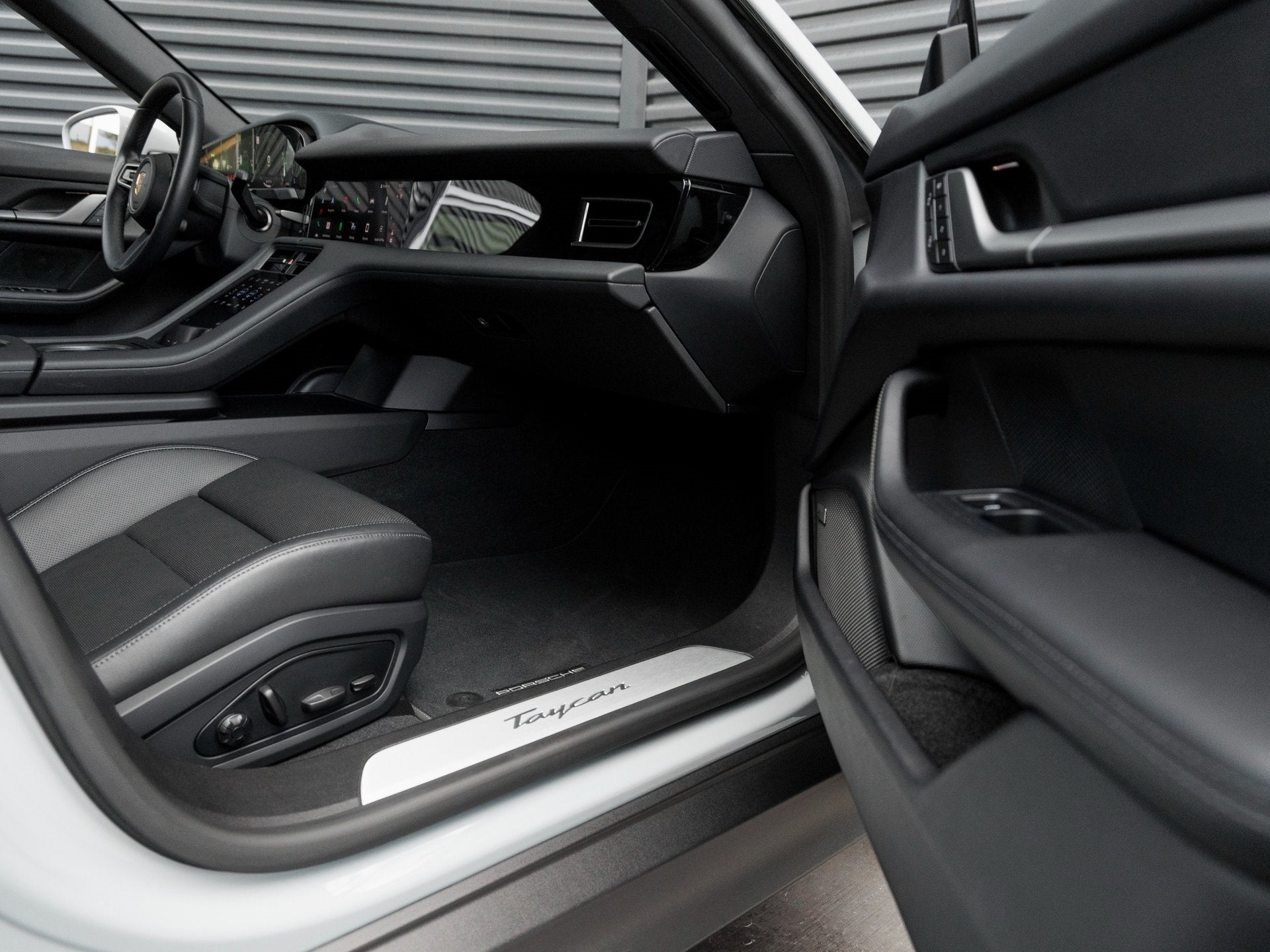 2025 Porsche Taycan Taycan