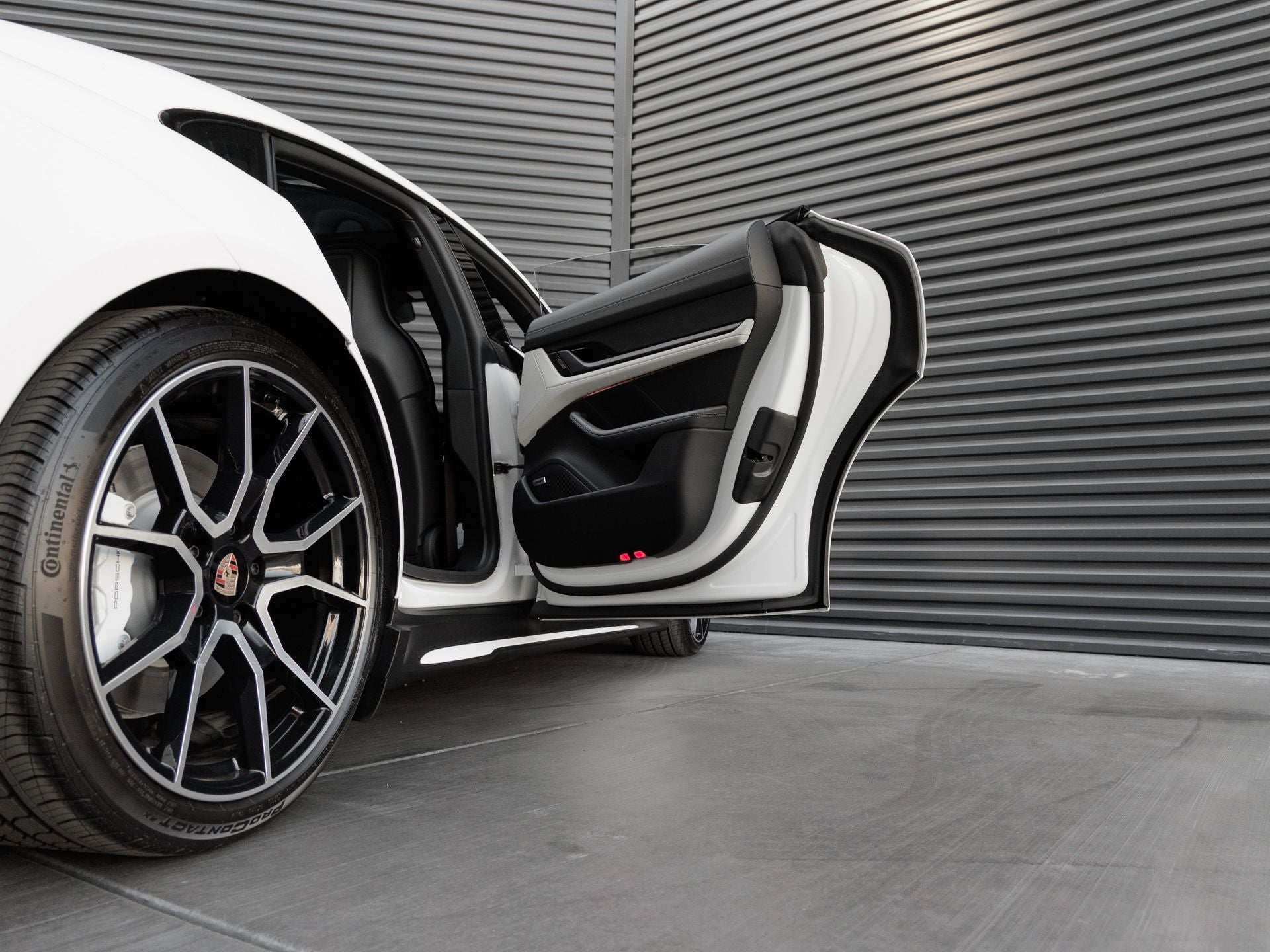 2026 Porsche Taycan Taycan Black Edition