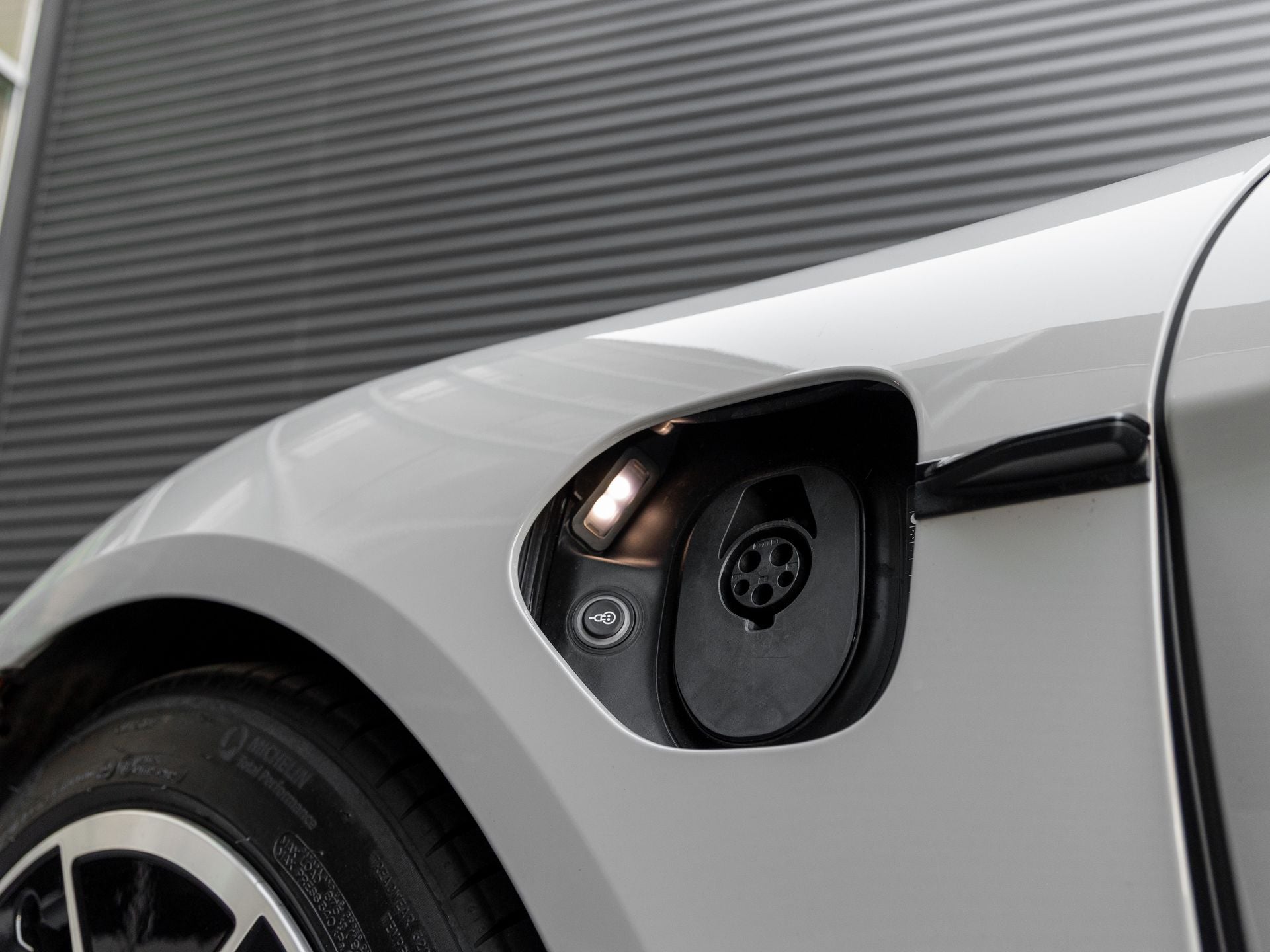 2025 Porsche Taycan 4