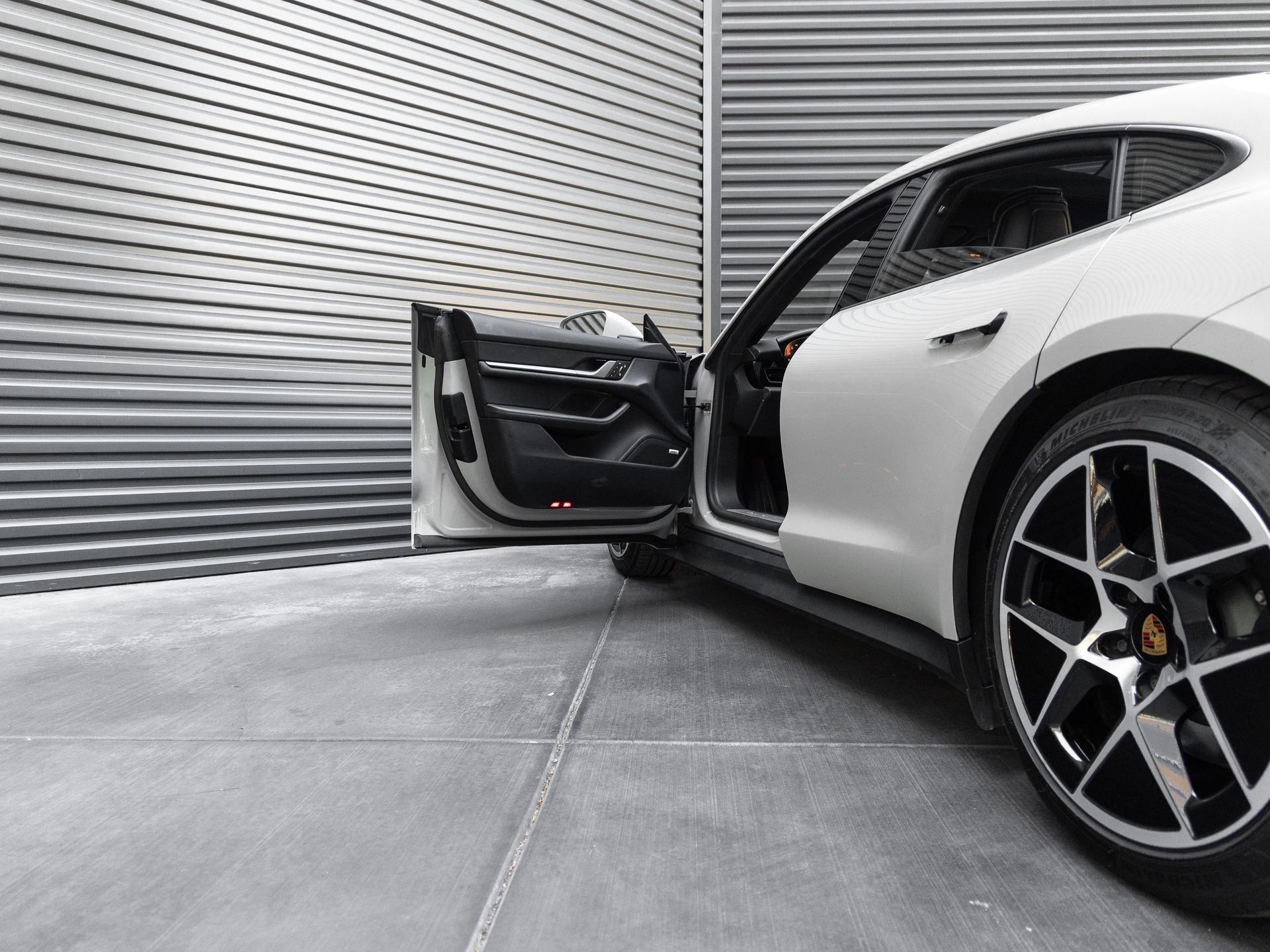 2025 Porsche Taycan 4