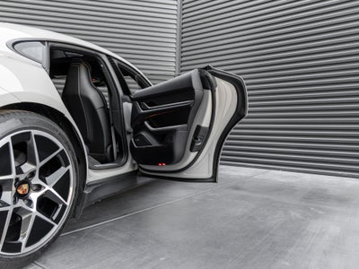 2025 Porsche Taycan 4