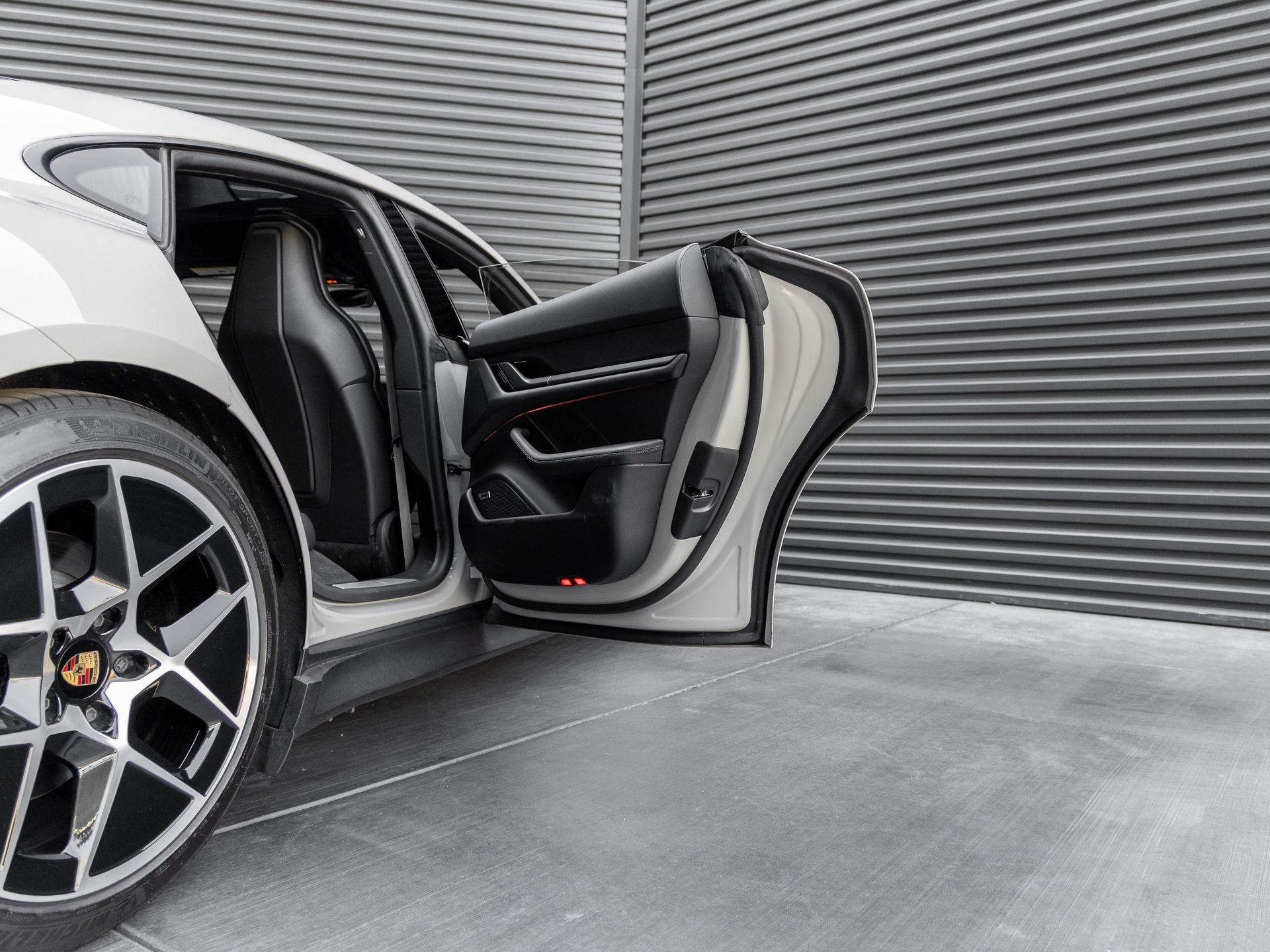 2025 Porsche Taycan 4