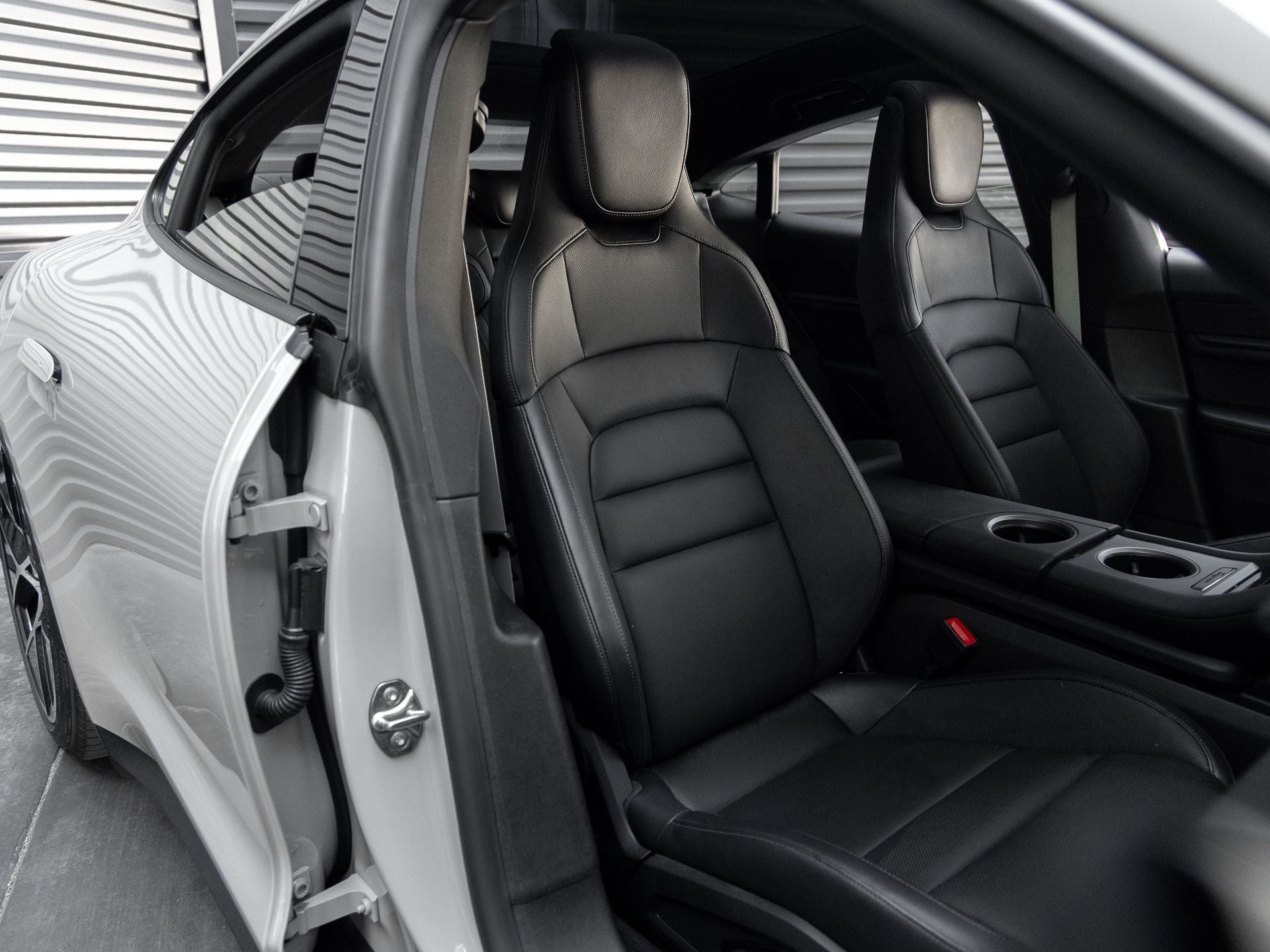 2025 Porsche Taycan 4