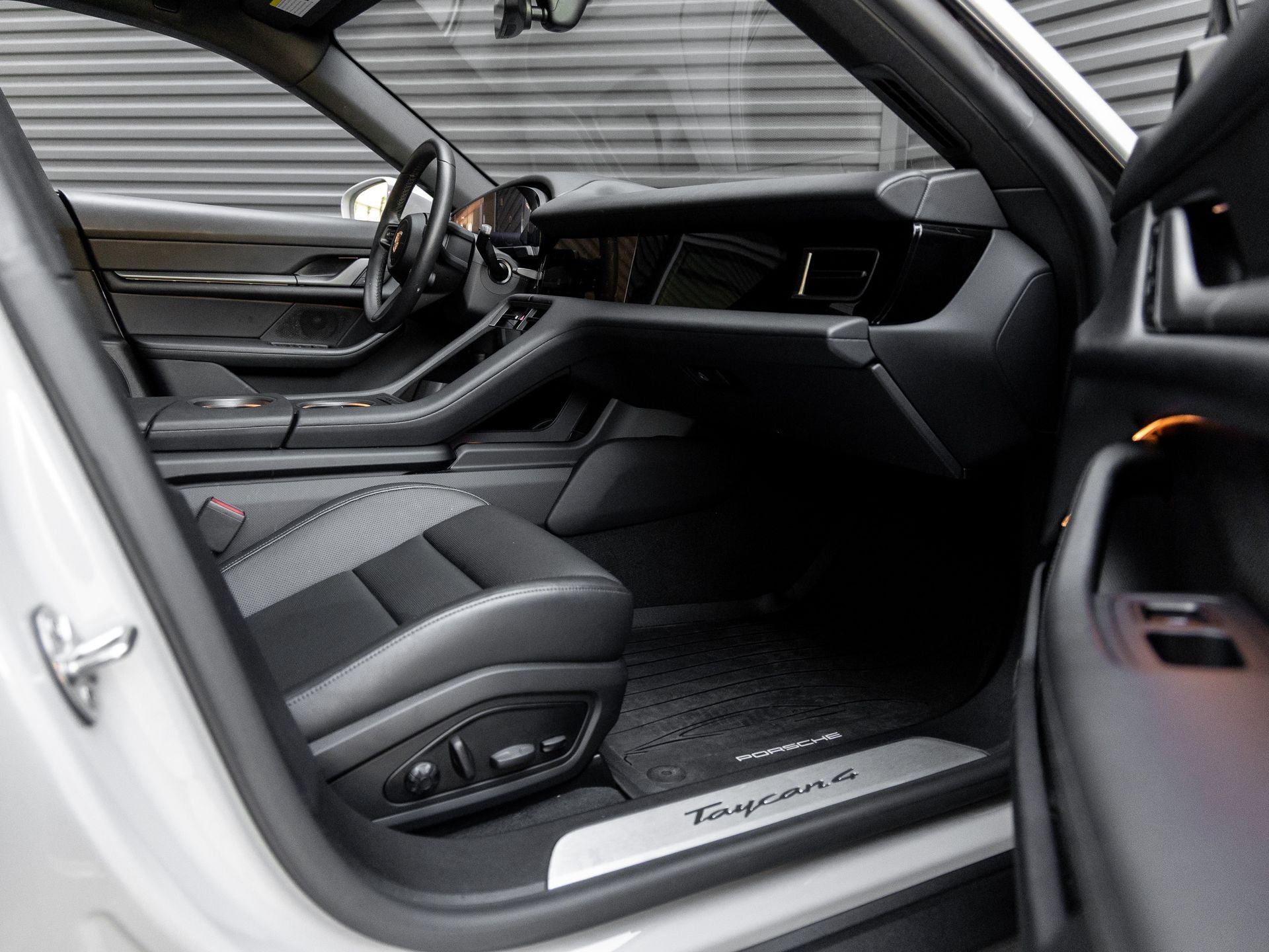 2025 Porsche Taycan 4