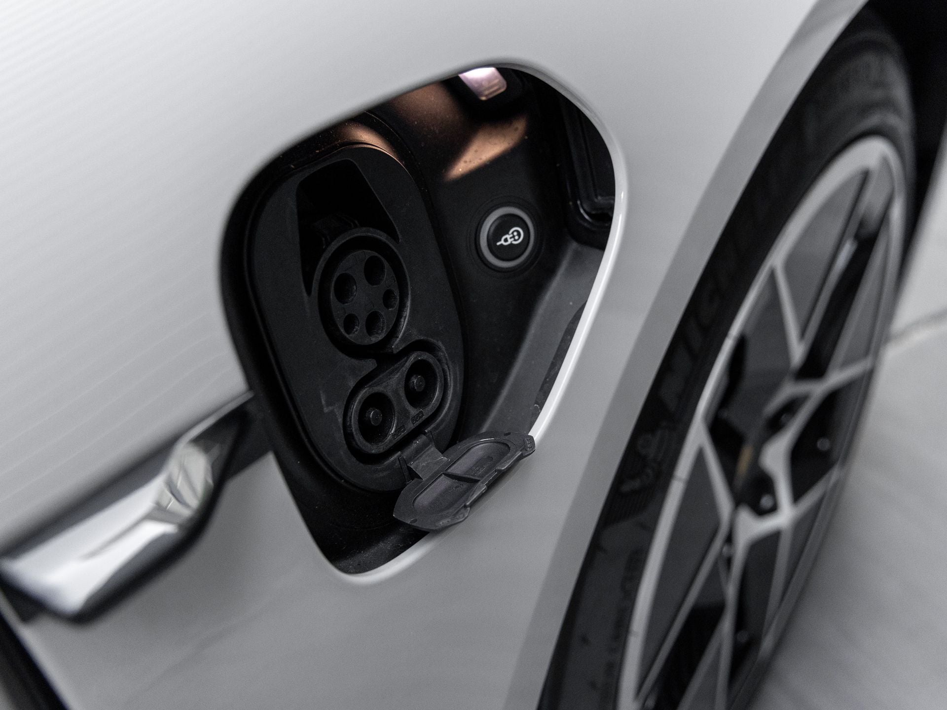 2025 Porsche Taycan 4