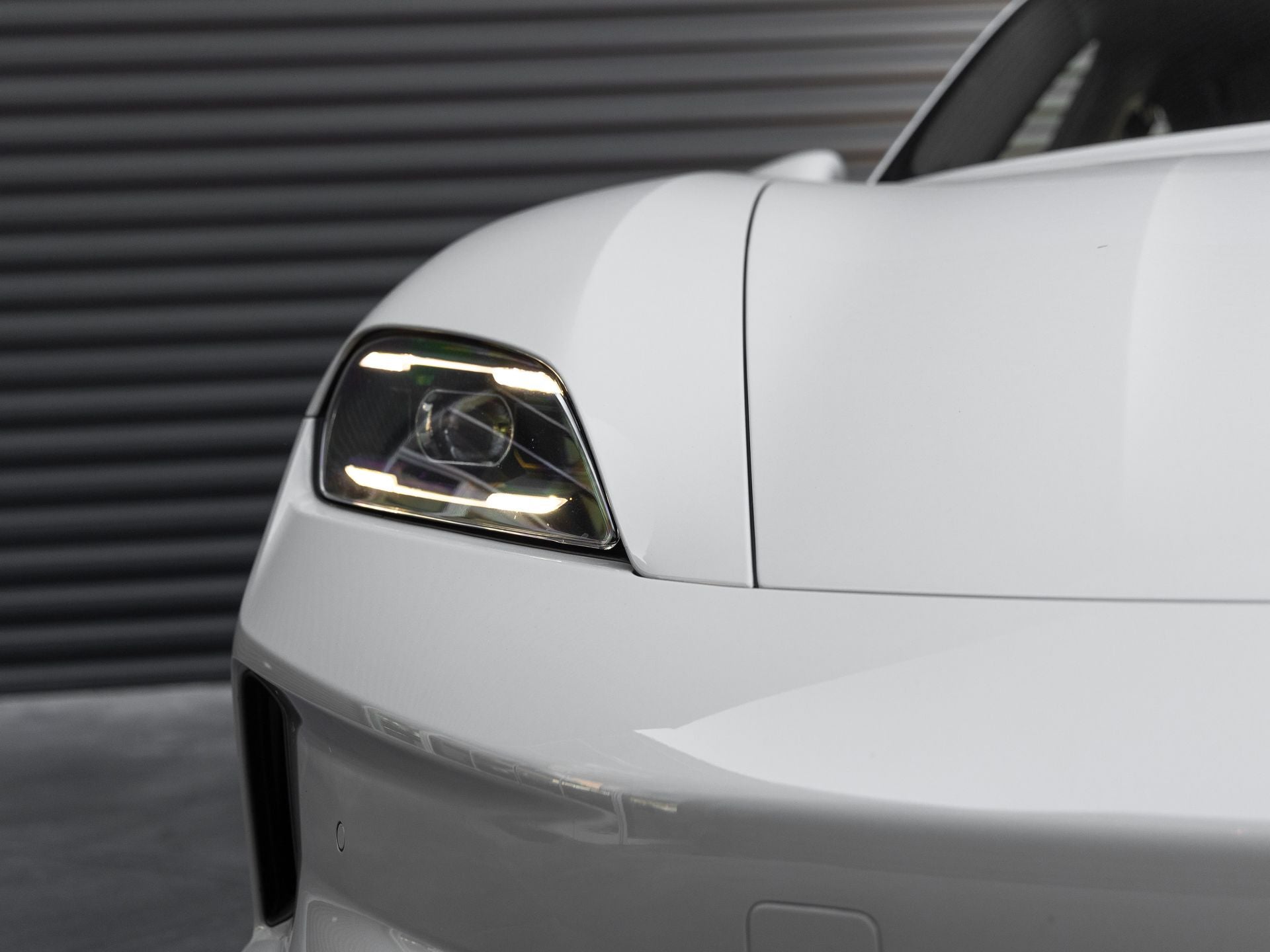 2025 Porsche Taycan 4