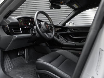 2025 Porsche Taycan 4