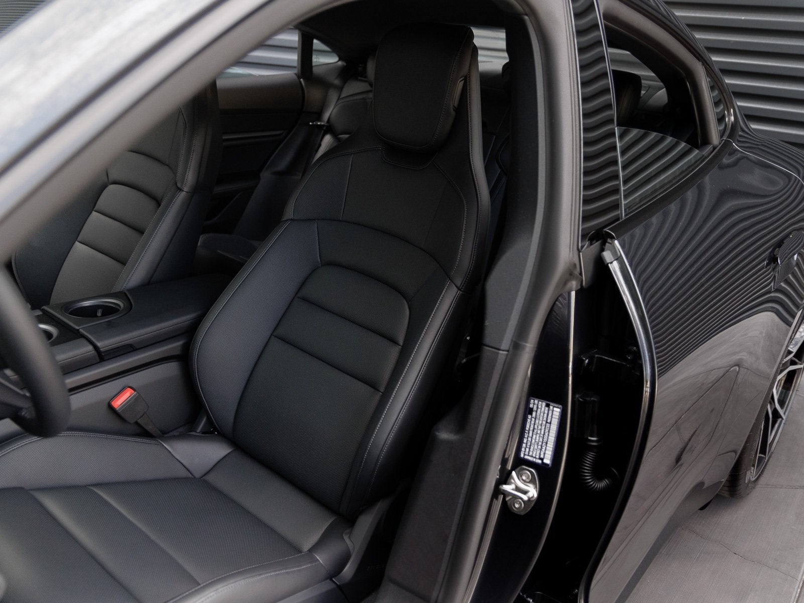 2025 Porsche Taycan Taycan