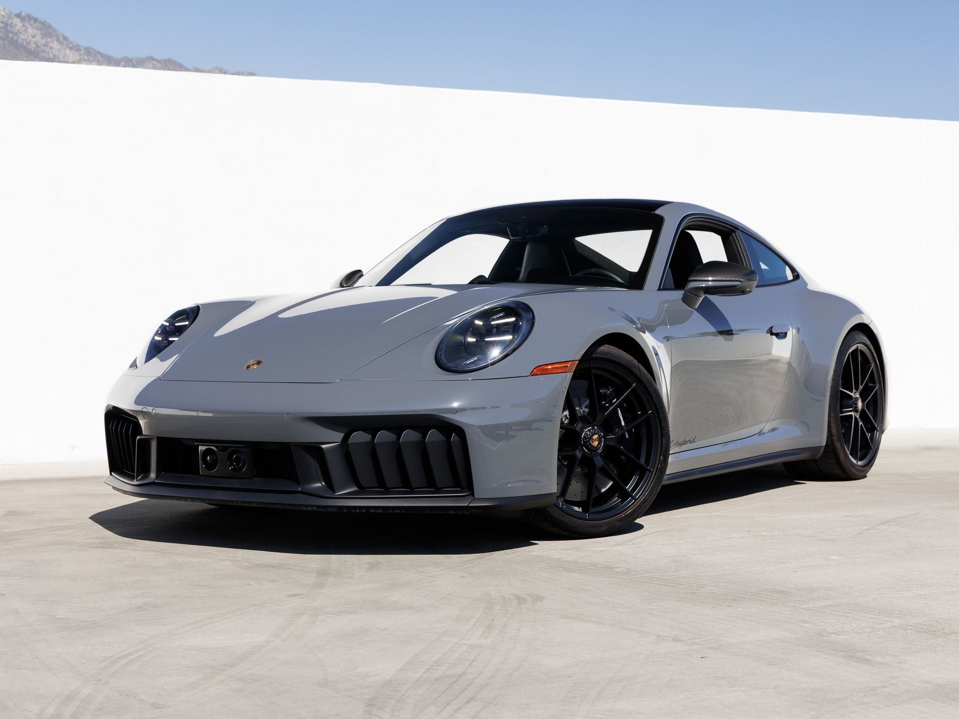 2025 Porsche 911 Carrera 4 GTS Coupe's photo