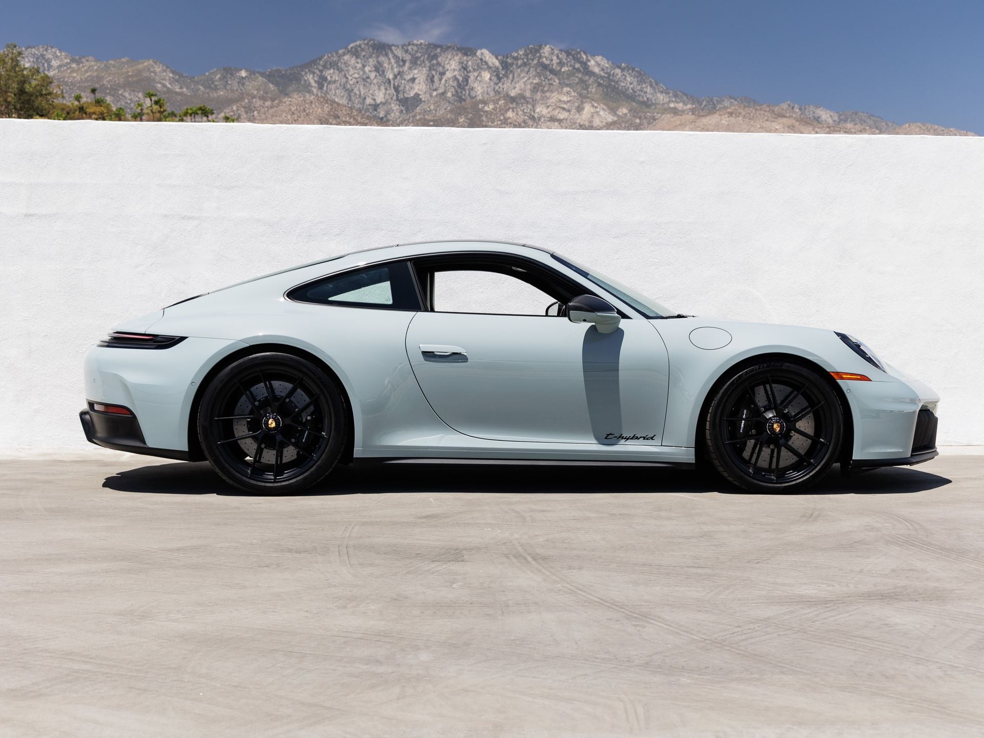 2025 Porsche 911 911 Carrera 4 GTS