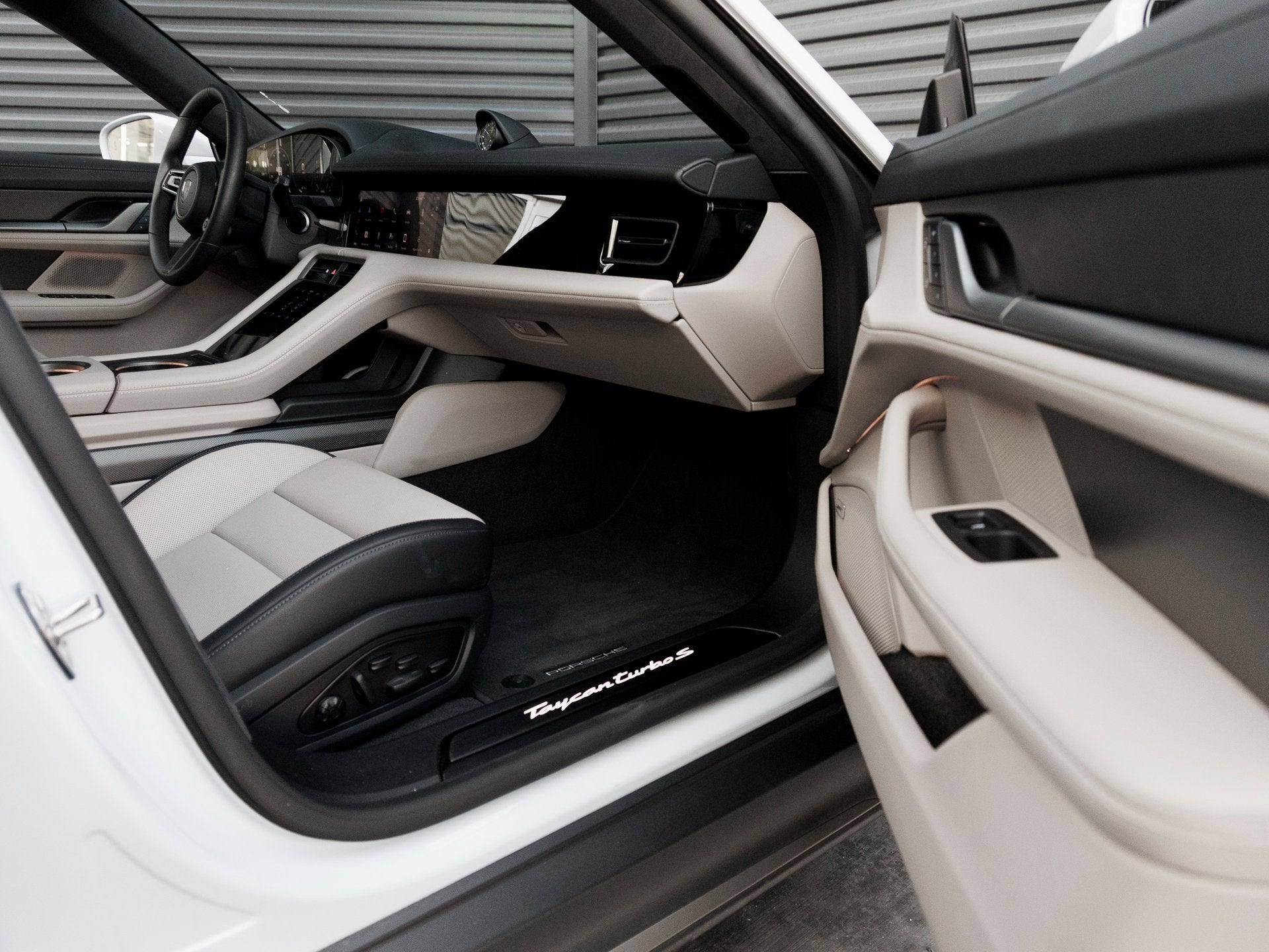 2025 Porsche Taycan Taycan Turbo S