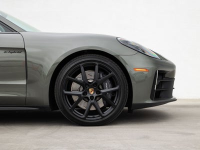2025 Porsche Panamera 4 E-Hybrid