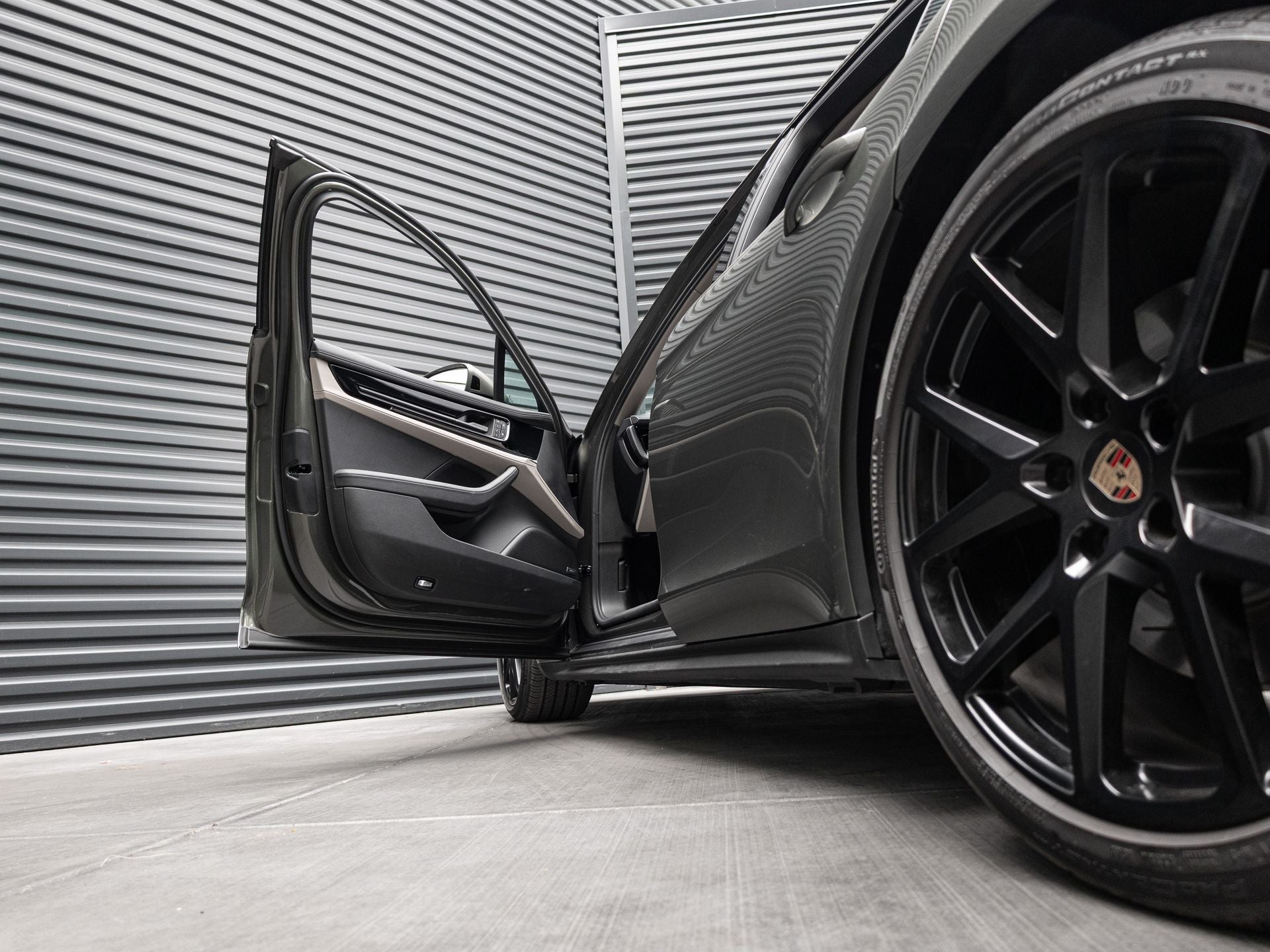 2025 Porsche Panamera 4 E-Hybrid