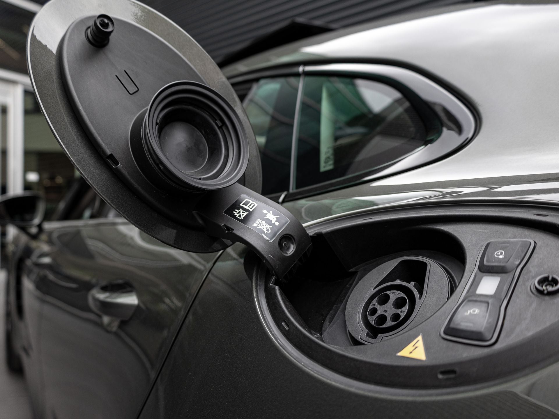 2025 Porsche Panamera 4 E-Hybrid