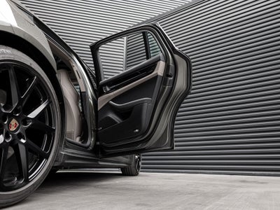 2025 Porsche Panamera 4 E-Hybrid