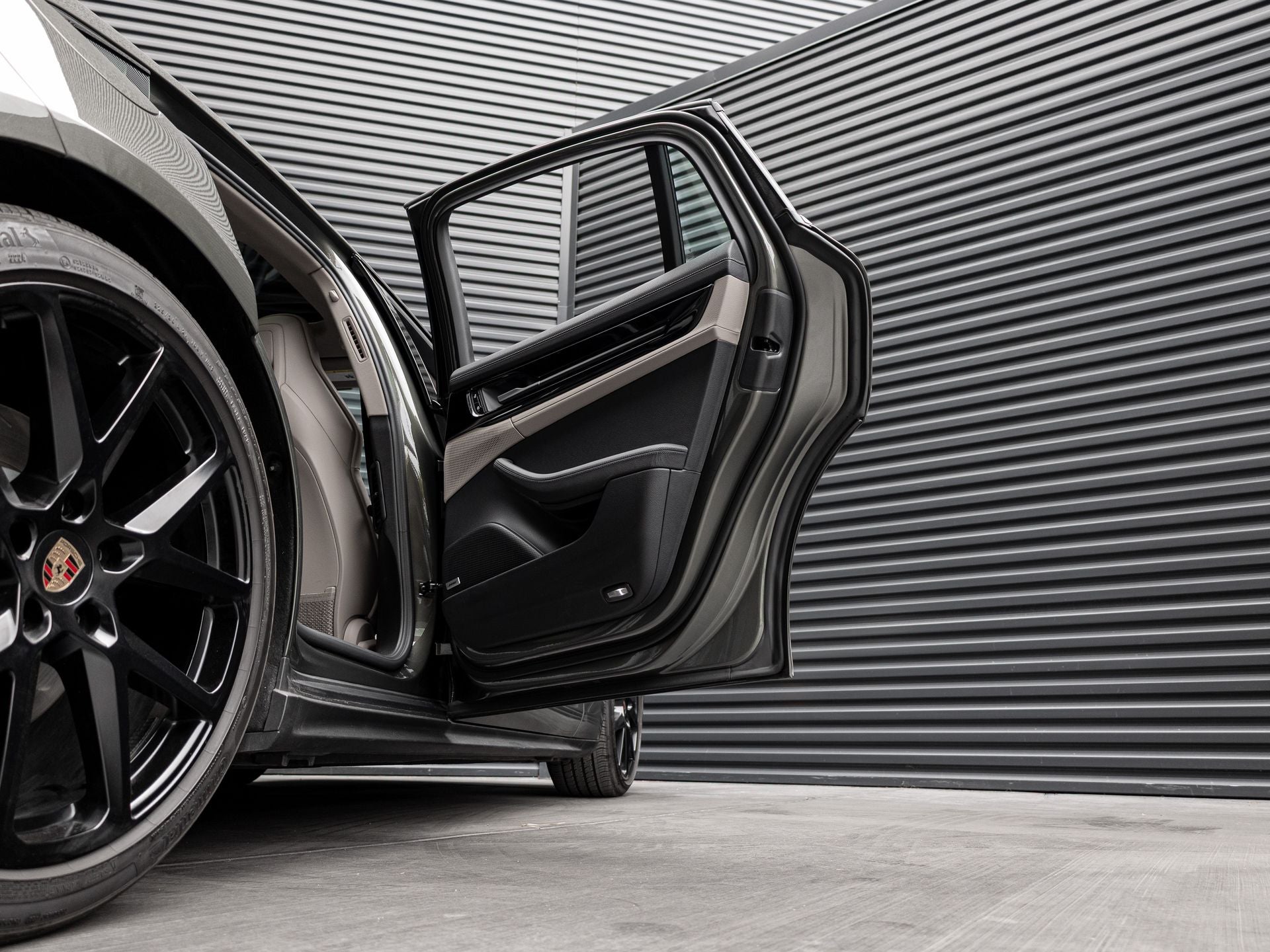 2025 Porsche Panamera 4 E-Hybrid