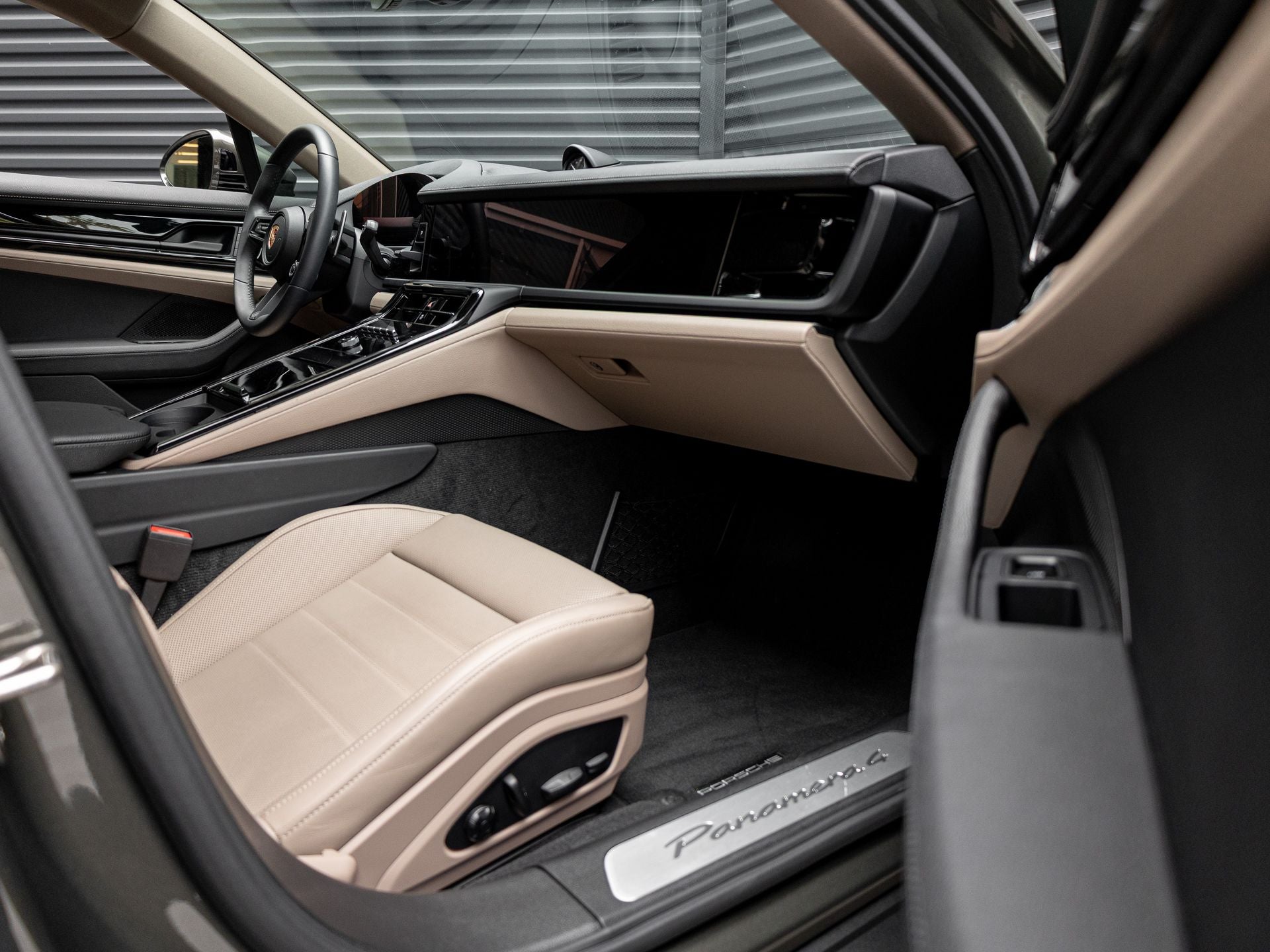 2025 Porsche Panamera 4 E-Hybrid