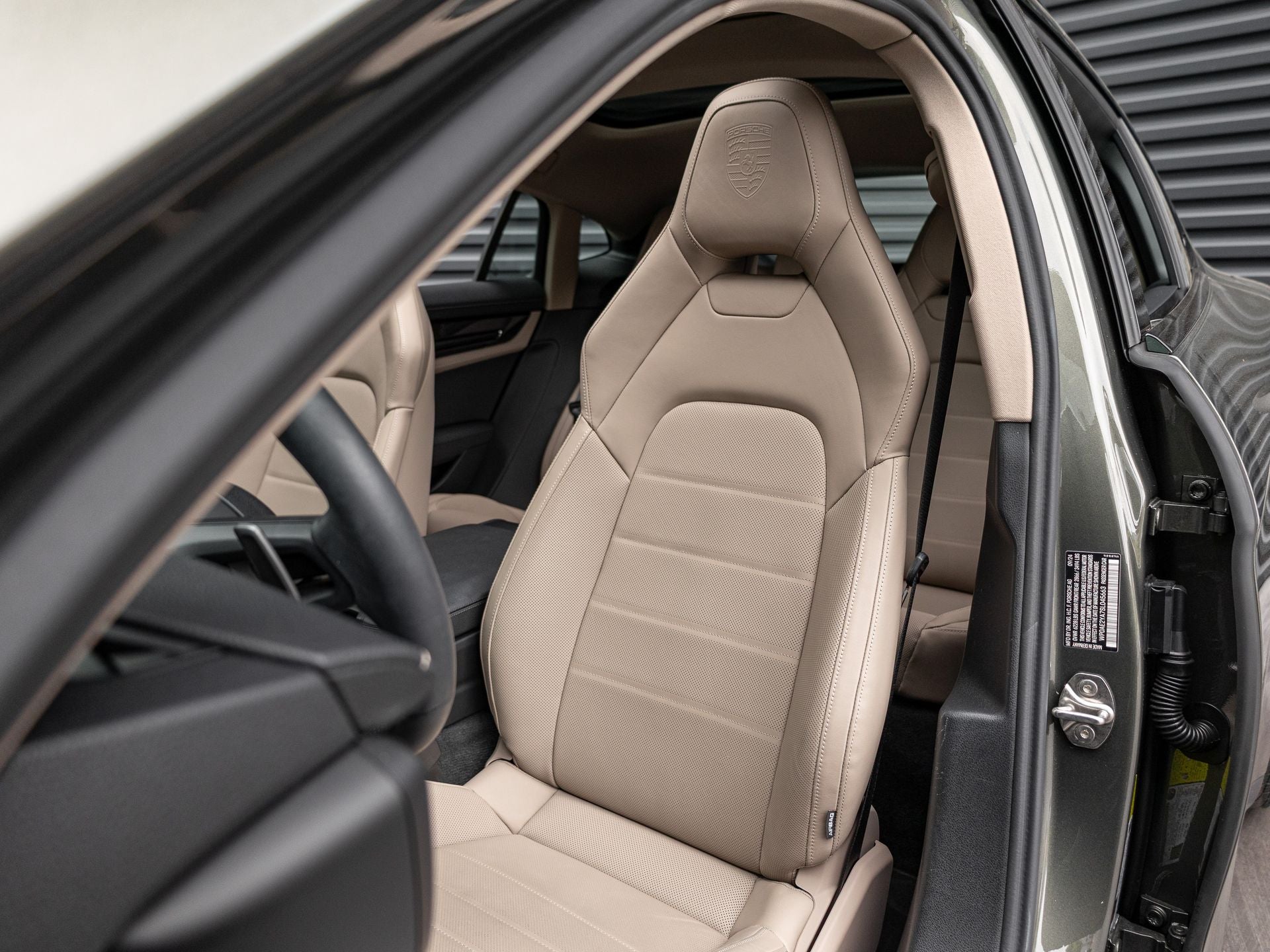 2025 Porsche Panamera 4 E-Hybrid