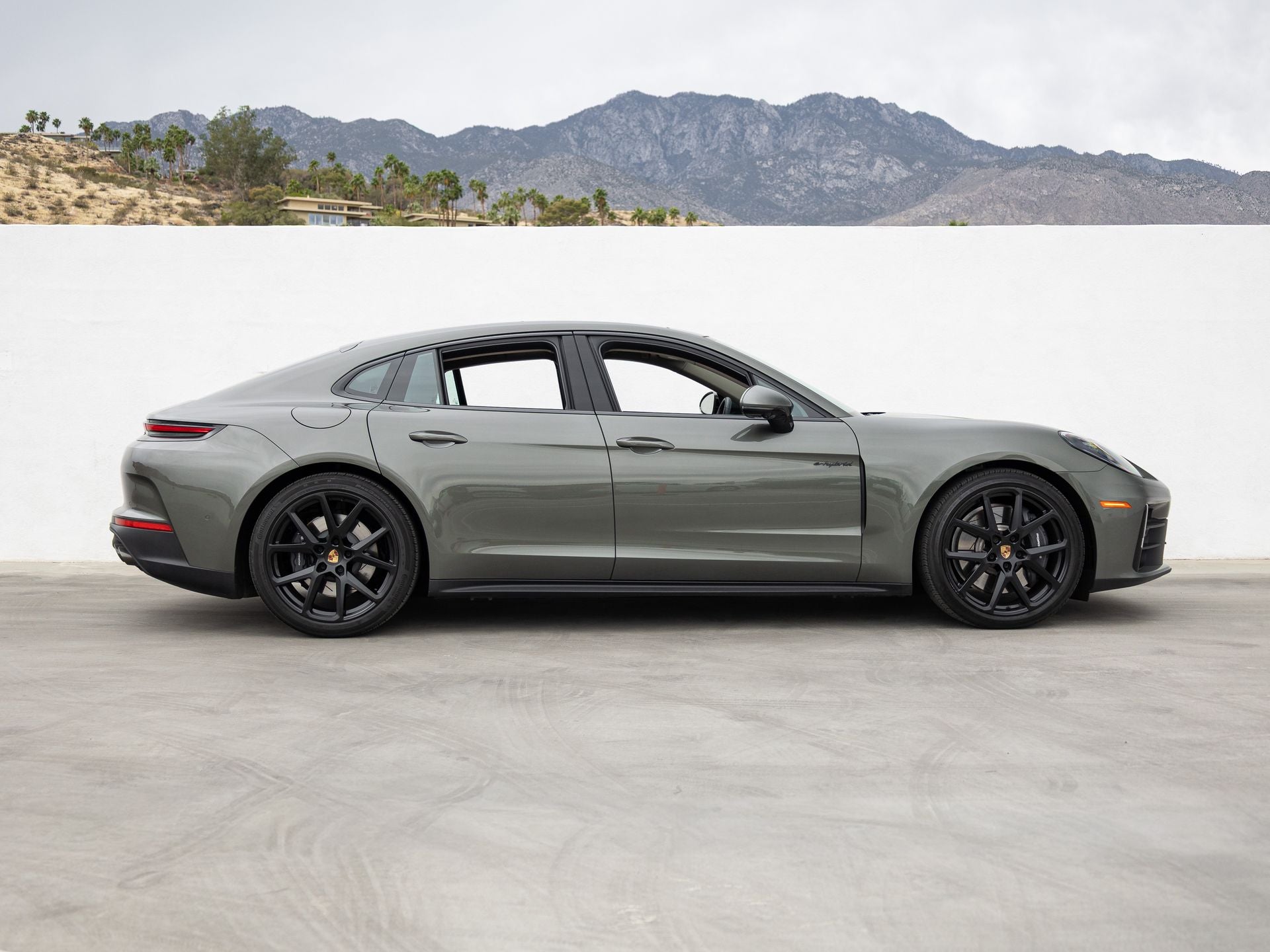 2025 Porsche Panamera 4 E-Hybrid