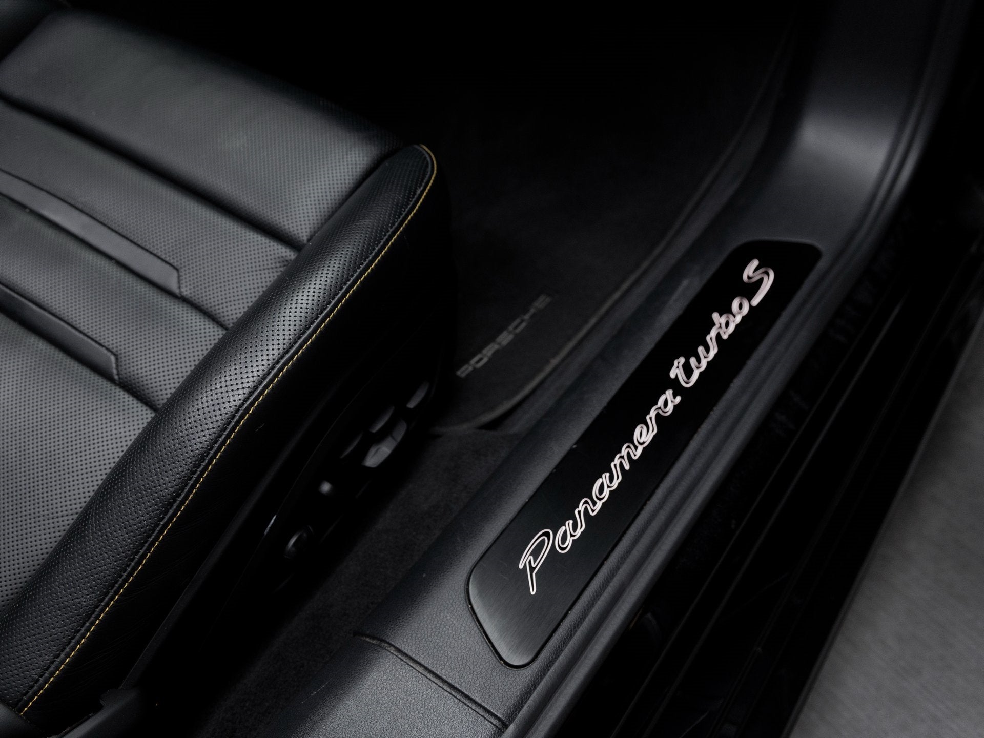 2022 Porsche Panamera Panamera Turbo S (MY22)