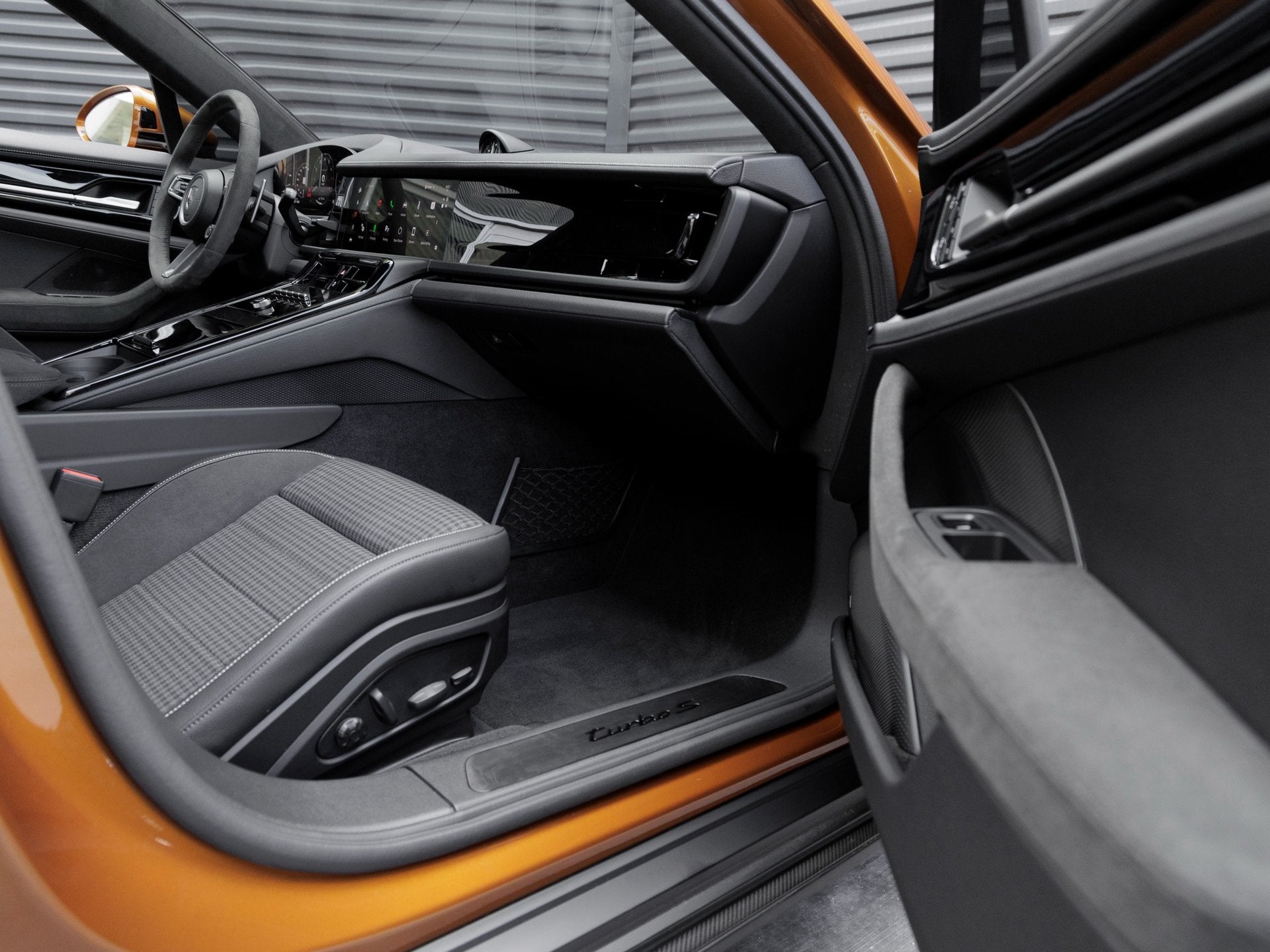 2025 Porsche Panamera E-Hybrid Turbo S