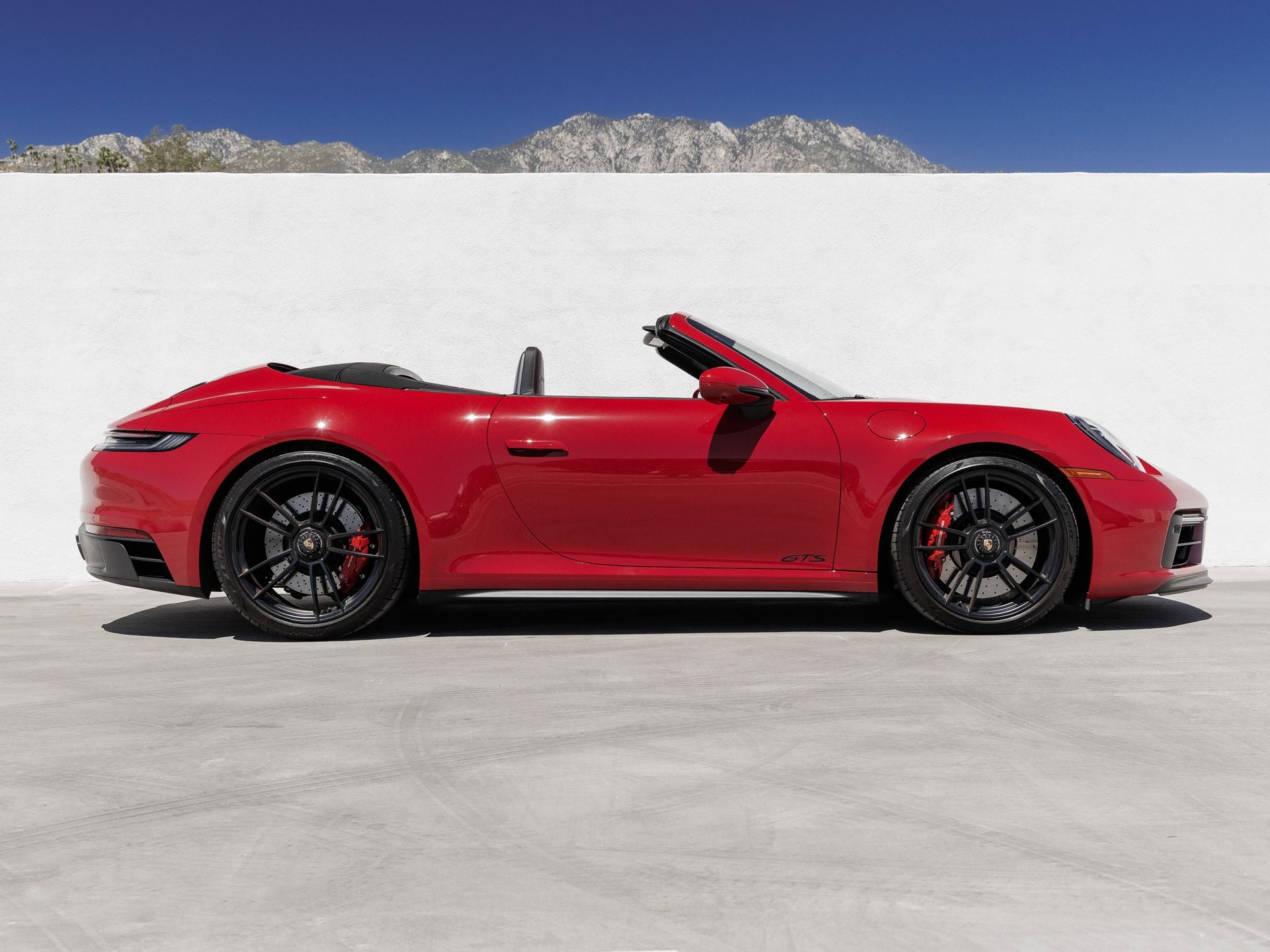 2024 Porsche 911 Carrera 4 GTS Cabriolet