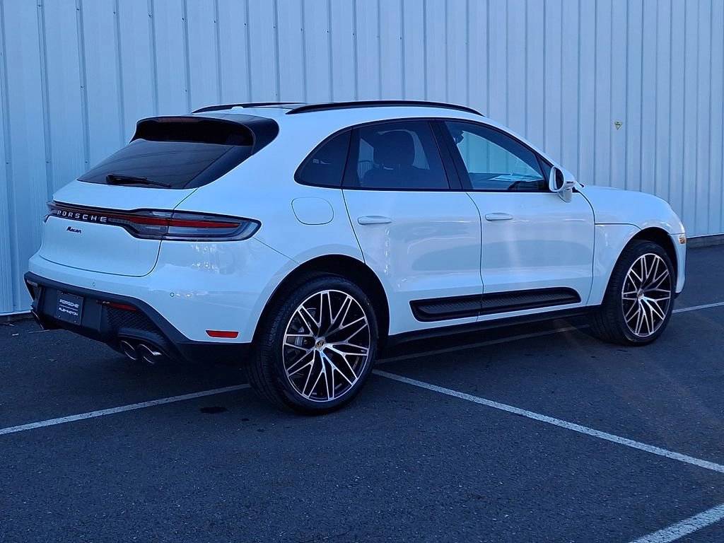 2026 Porsche Macan Base