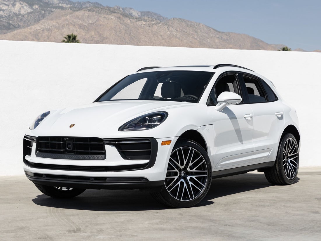 2026 Porsche Macan — photo 1 of 43