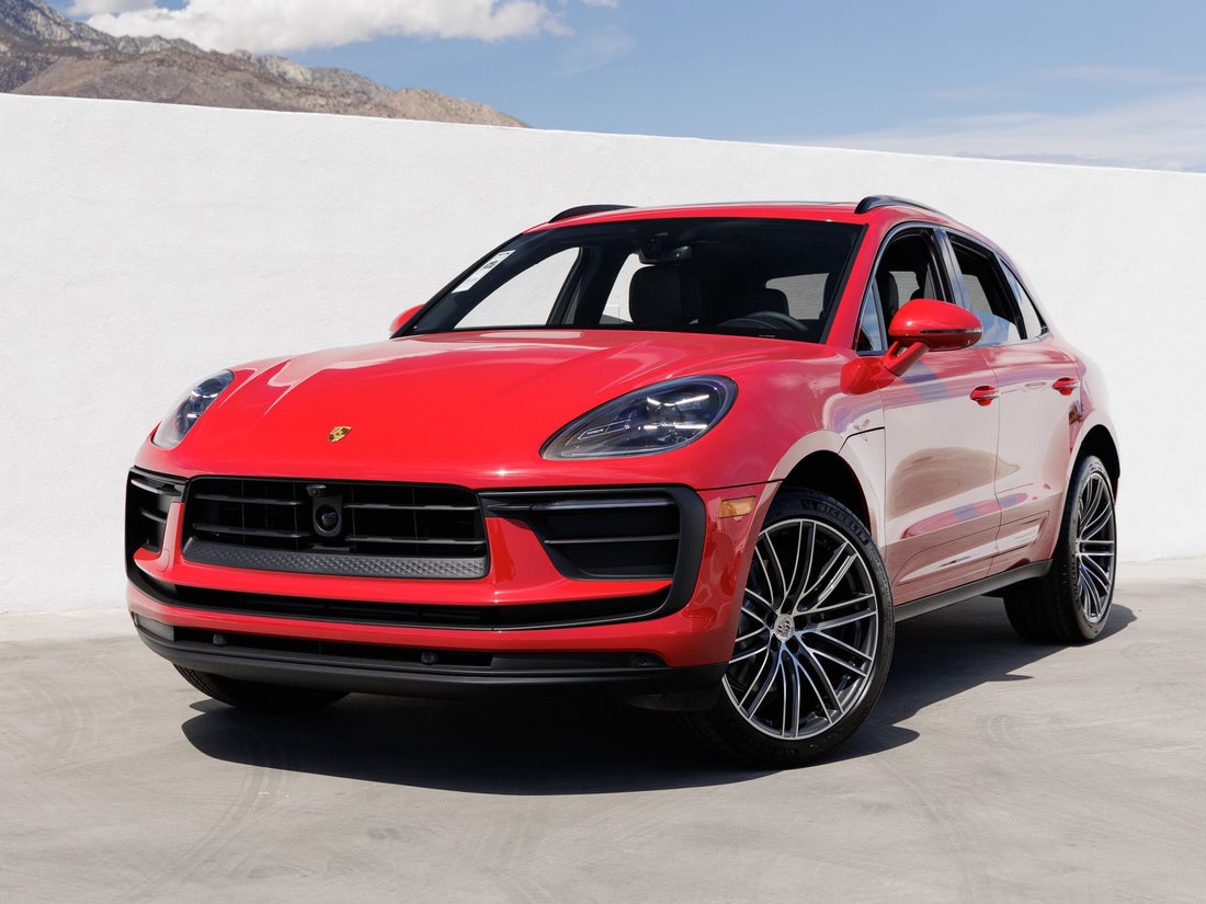 2026 Porsche Macan — photo 1 of 40