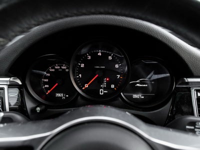 2018 Porsche Macan Macan