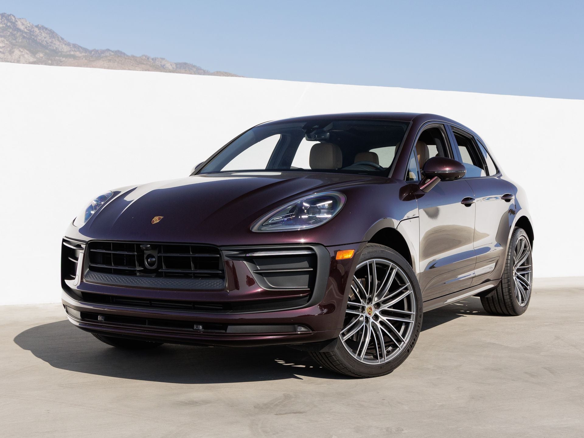 2025 Porsche Macan -'s photo