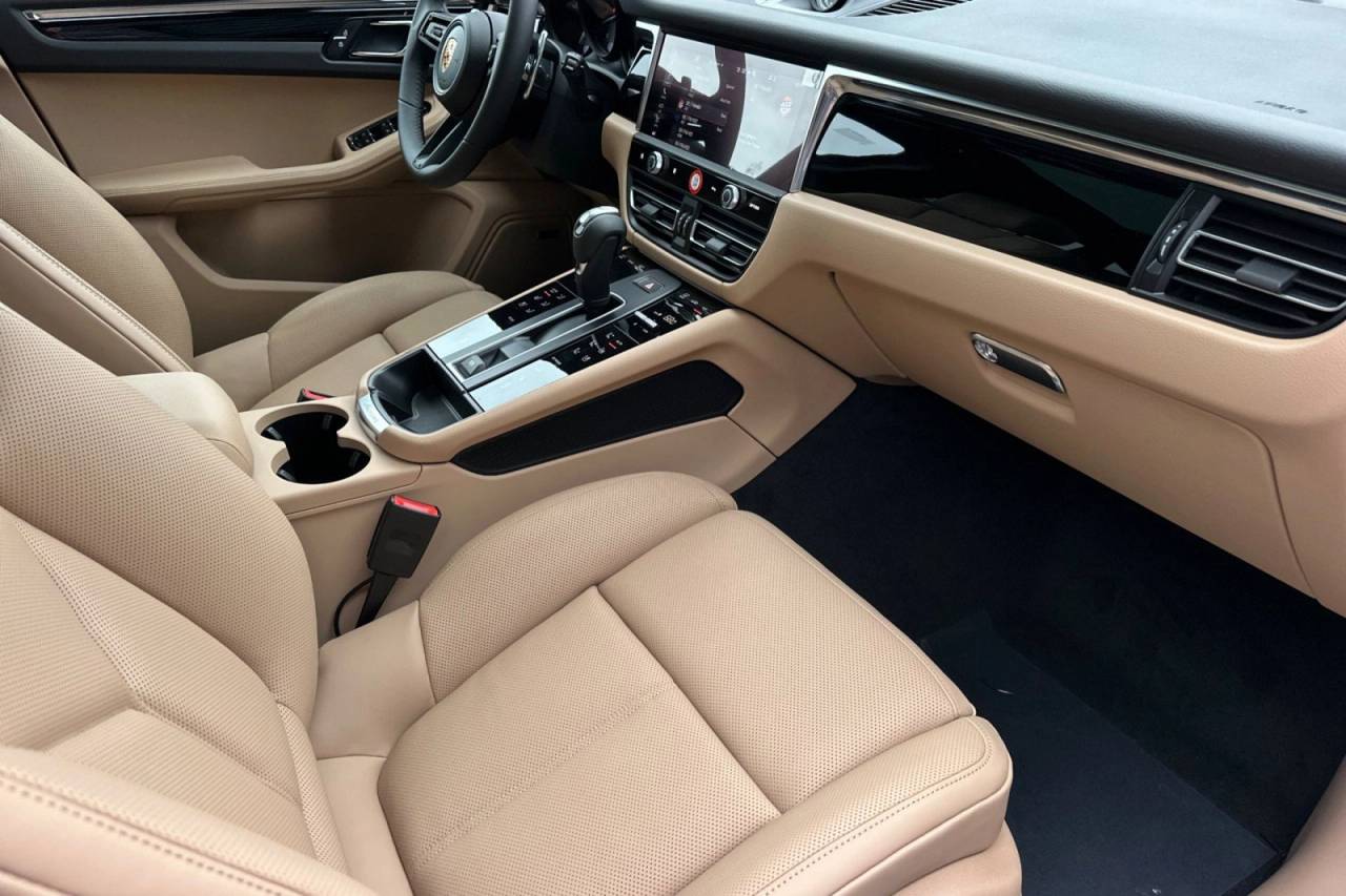 2026 Porsche Macan Macan