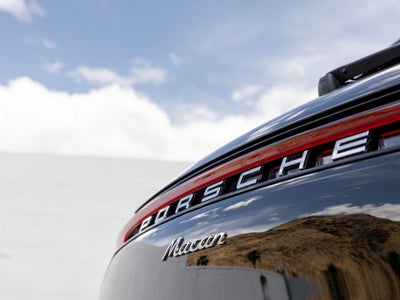 2025 Porsche Macan Base