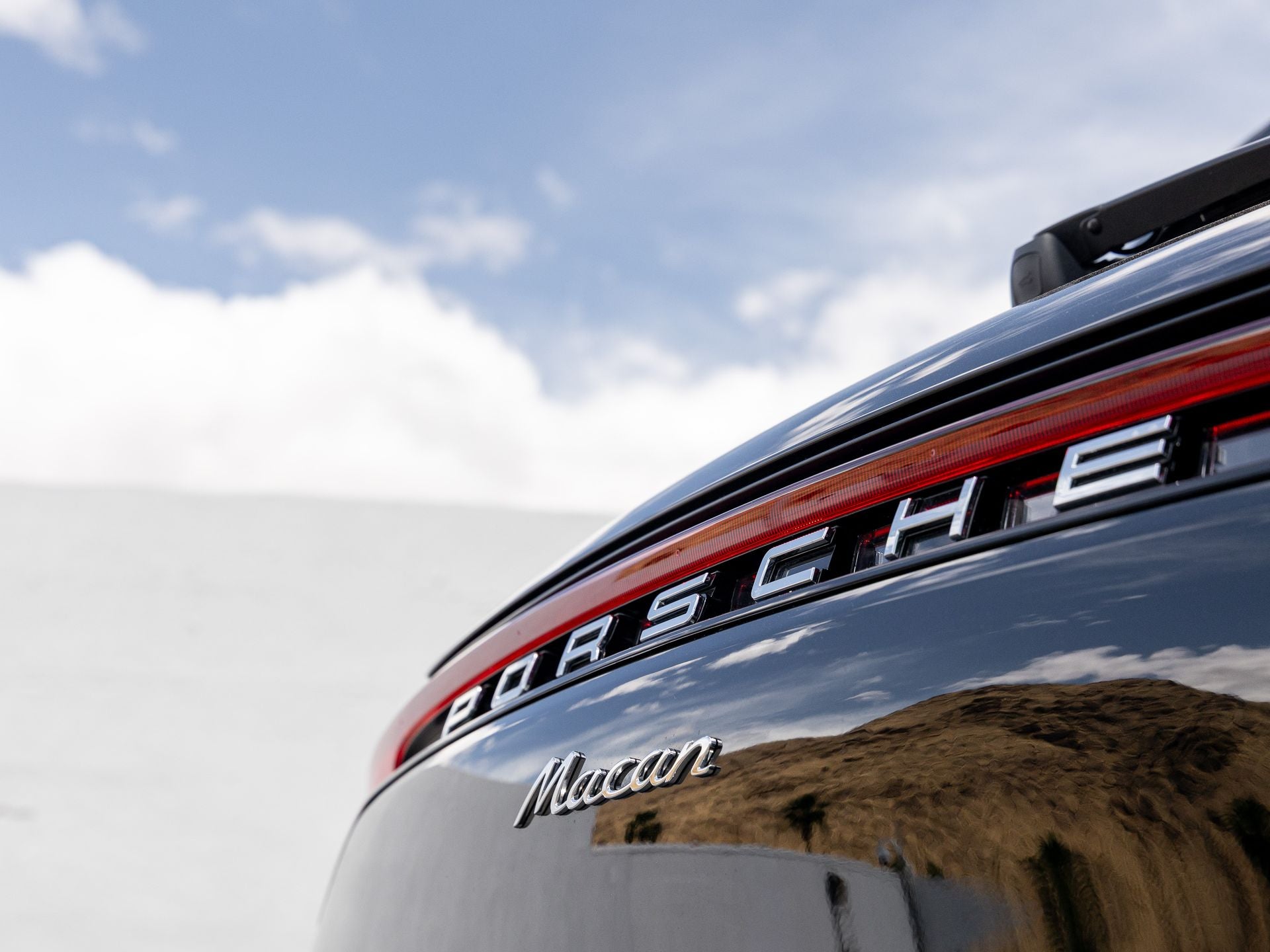 2025 Porsche Macan Base