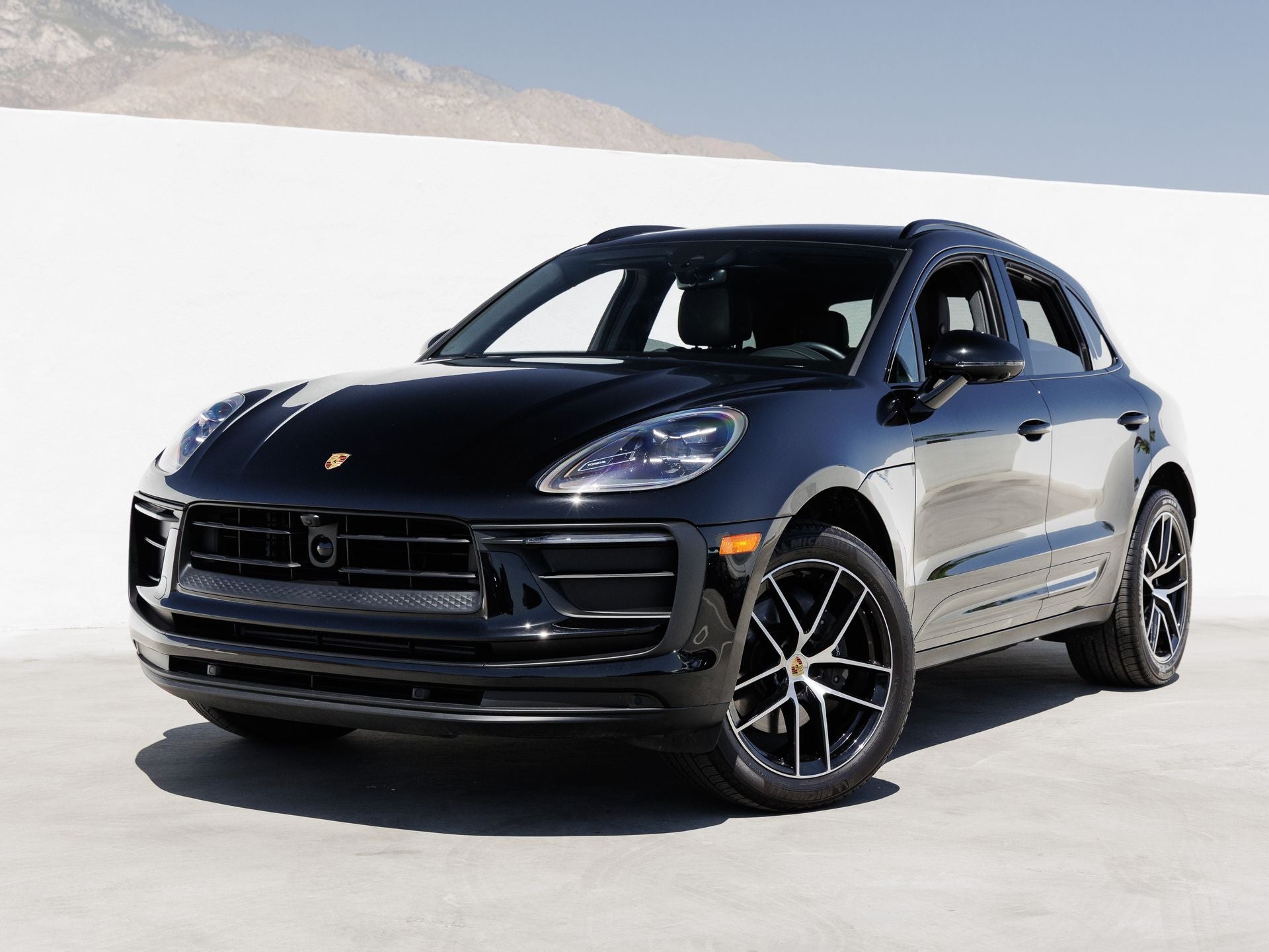 2025 Porsche Macan -'s photo