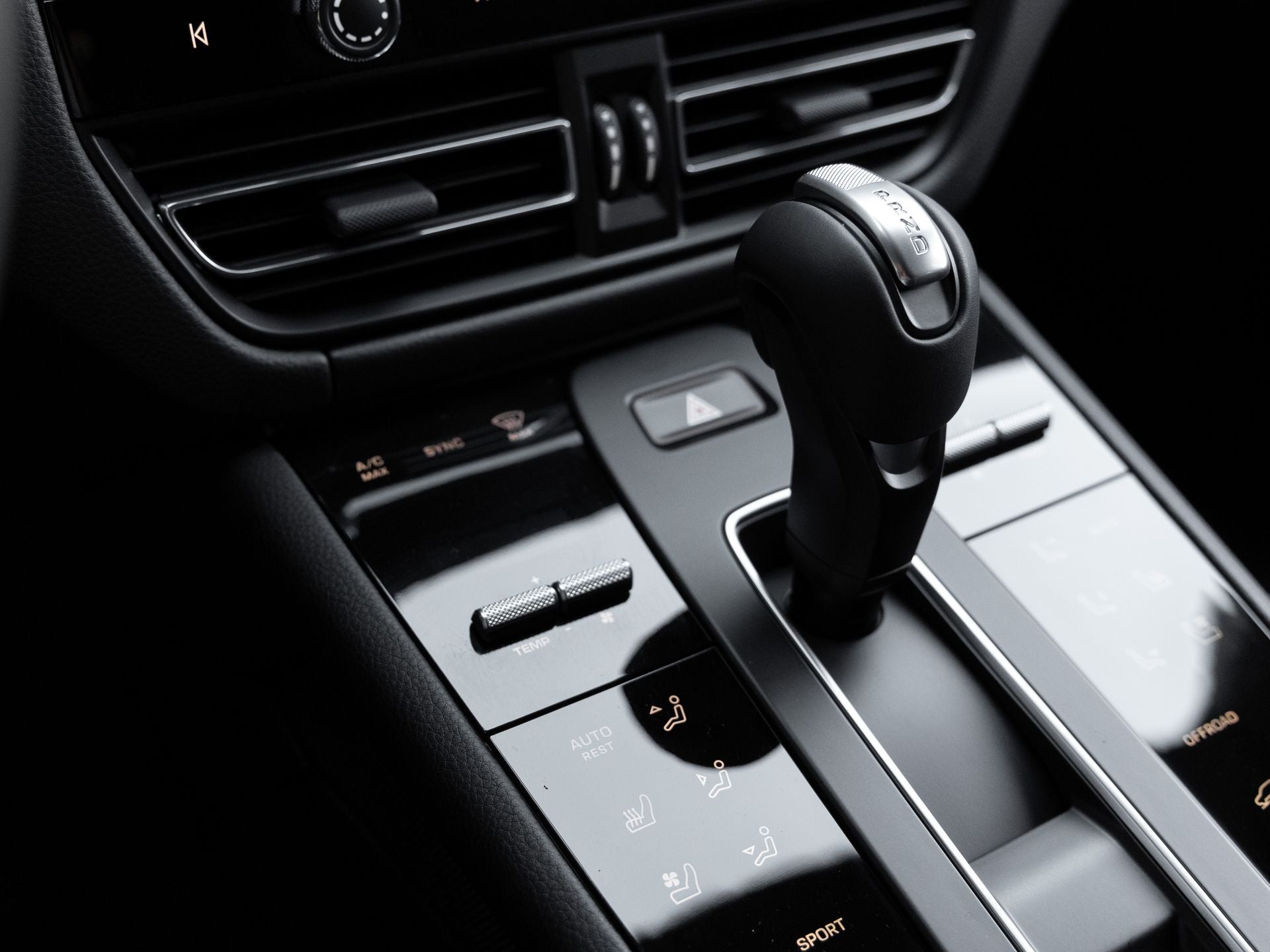 2026 Porsche Macan Base