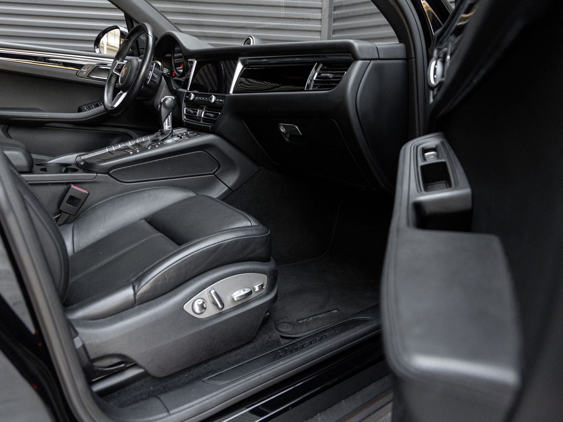 2020 Porsche Macan Macan