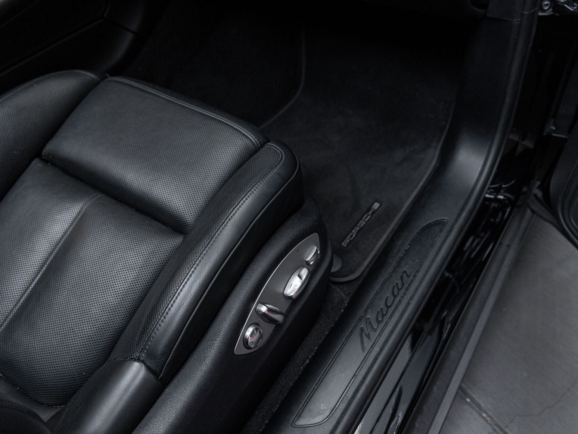 2020 Porsche Macan Macan