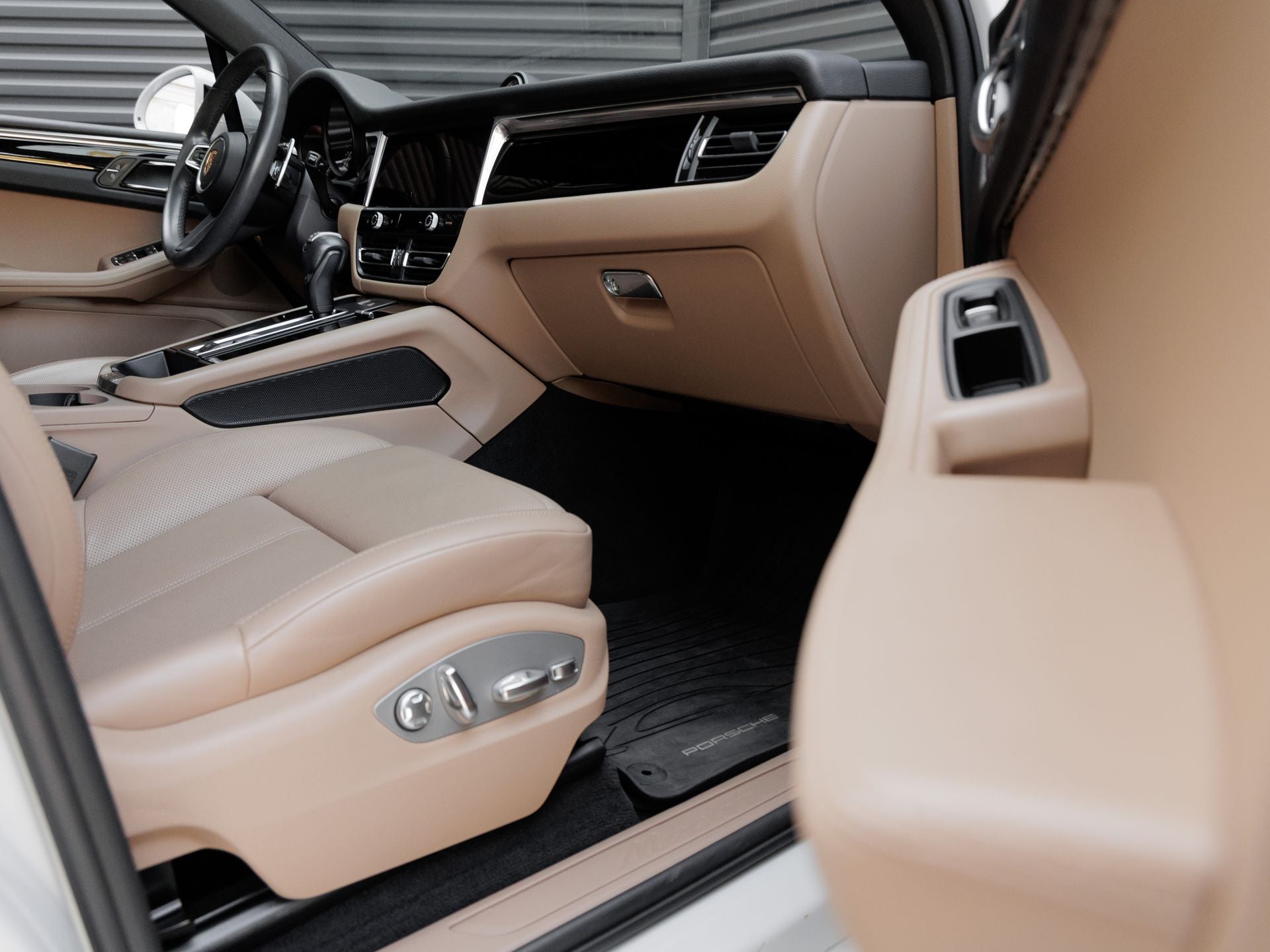 2023 Porsche Macan Macan (MY23)