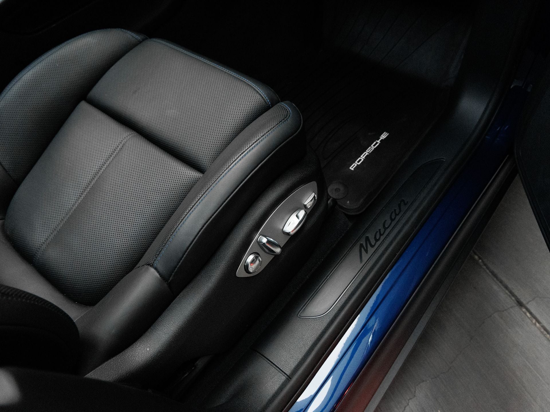 2025 Porsche Macan Base