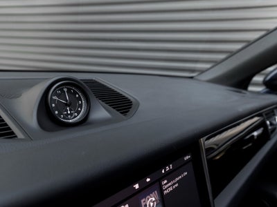 2023 Porsche Macan Macan (MY23)