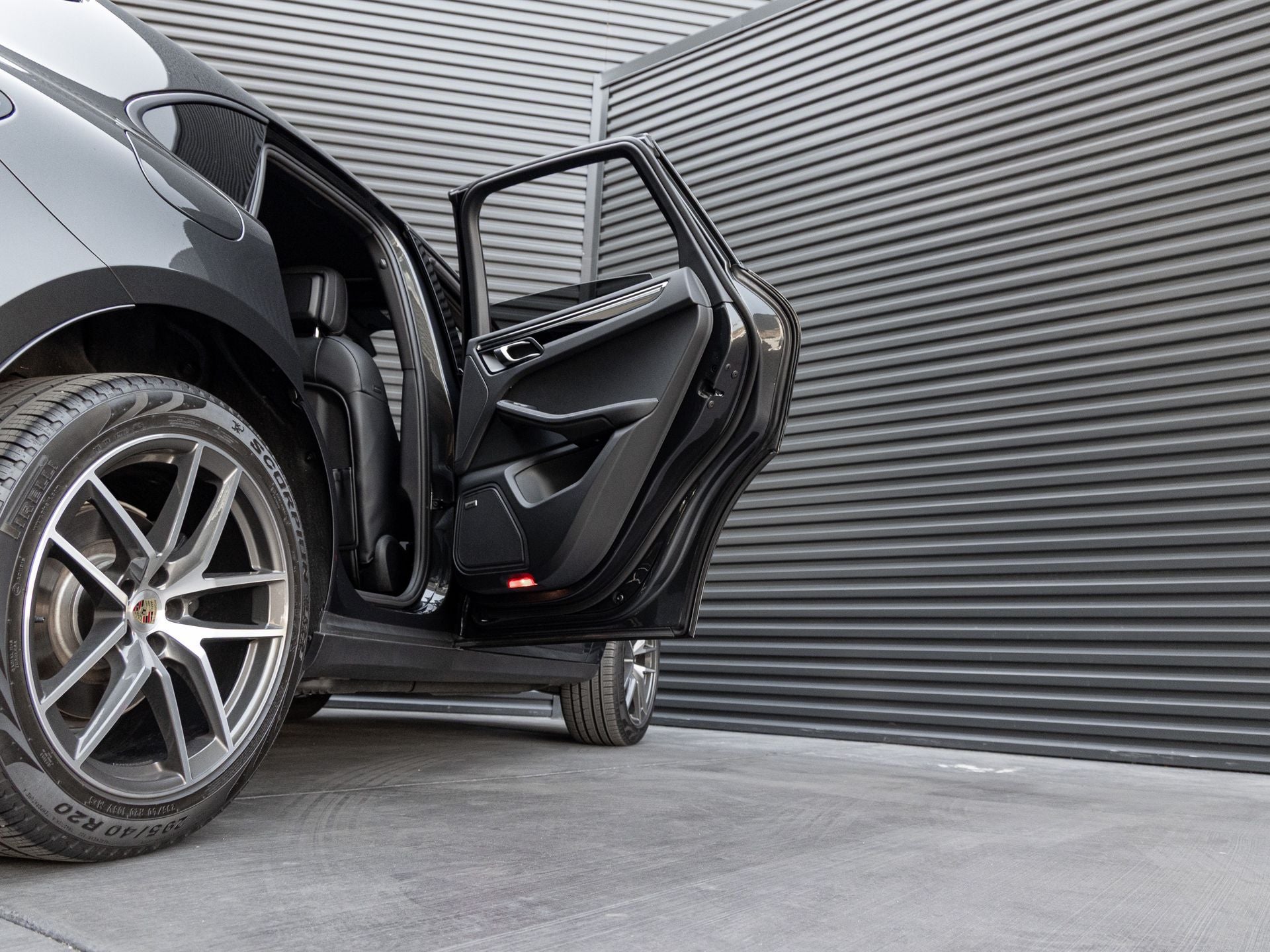 2025 Porsche Macan Base