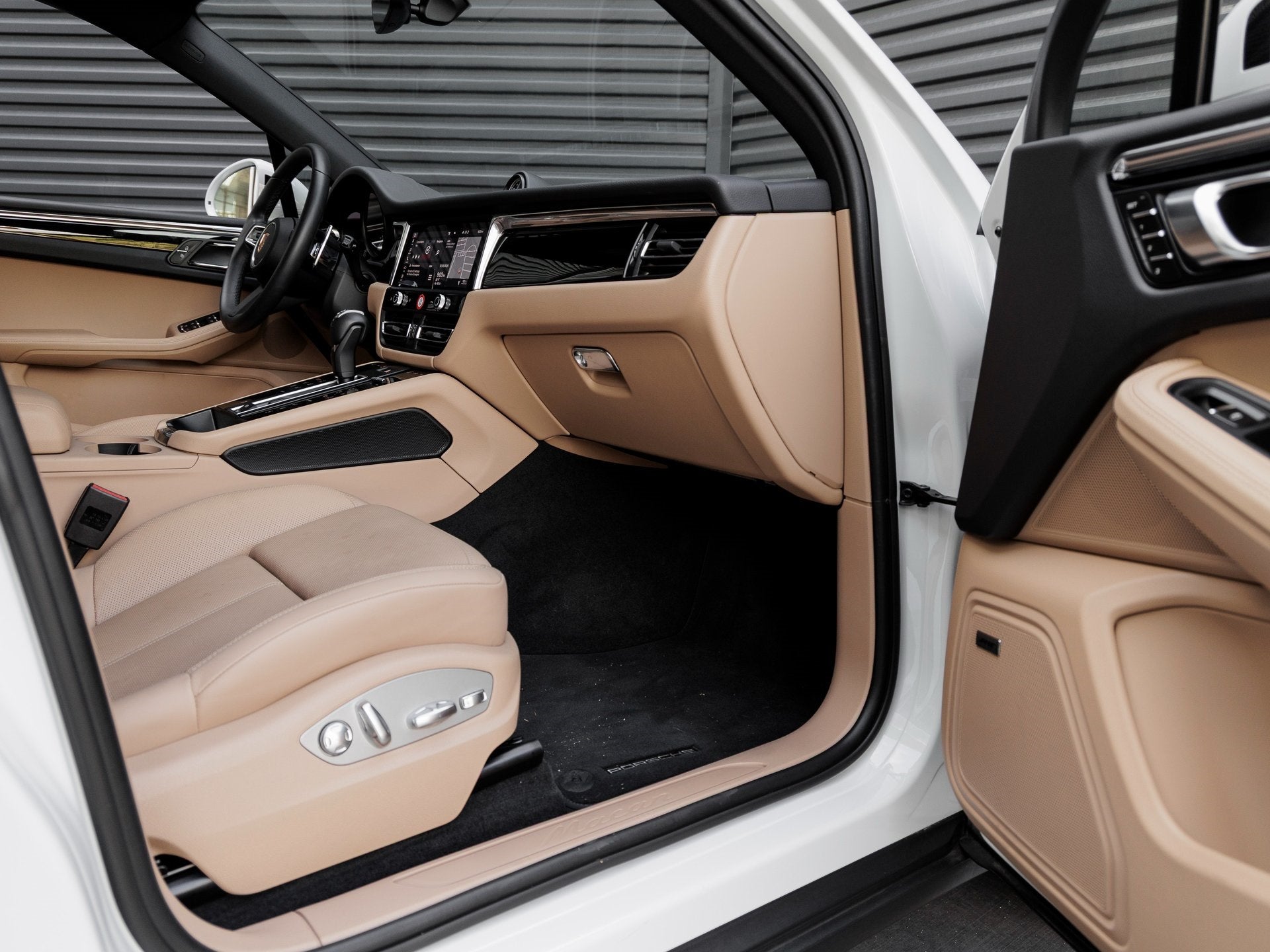 2025 Porsche Macan Macan